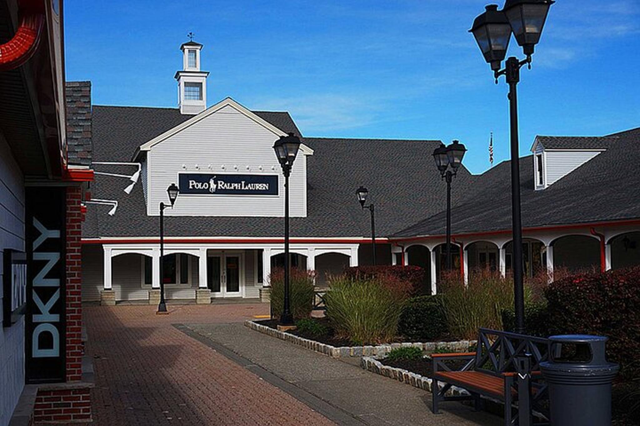 New York City Shopping Transfer to Woodbury Outlets - Image 6