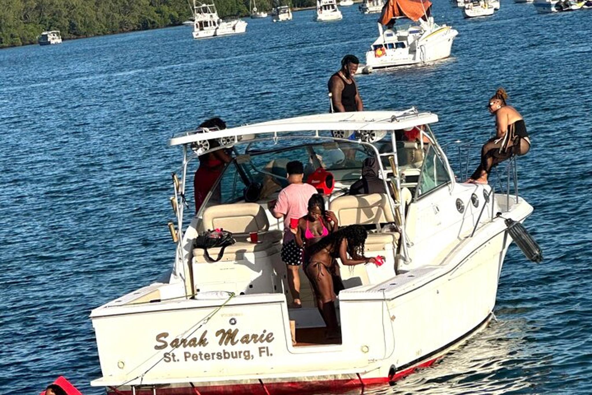 Miami Express Cruiser Yacht Tour 2 hr - Image 5