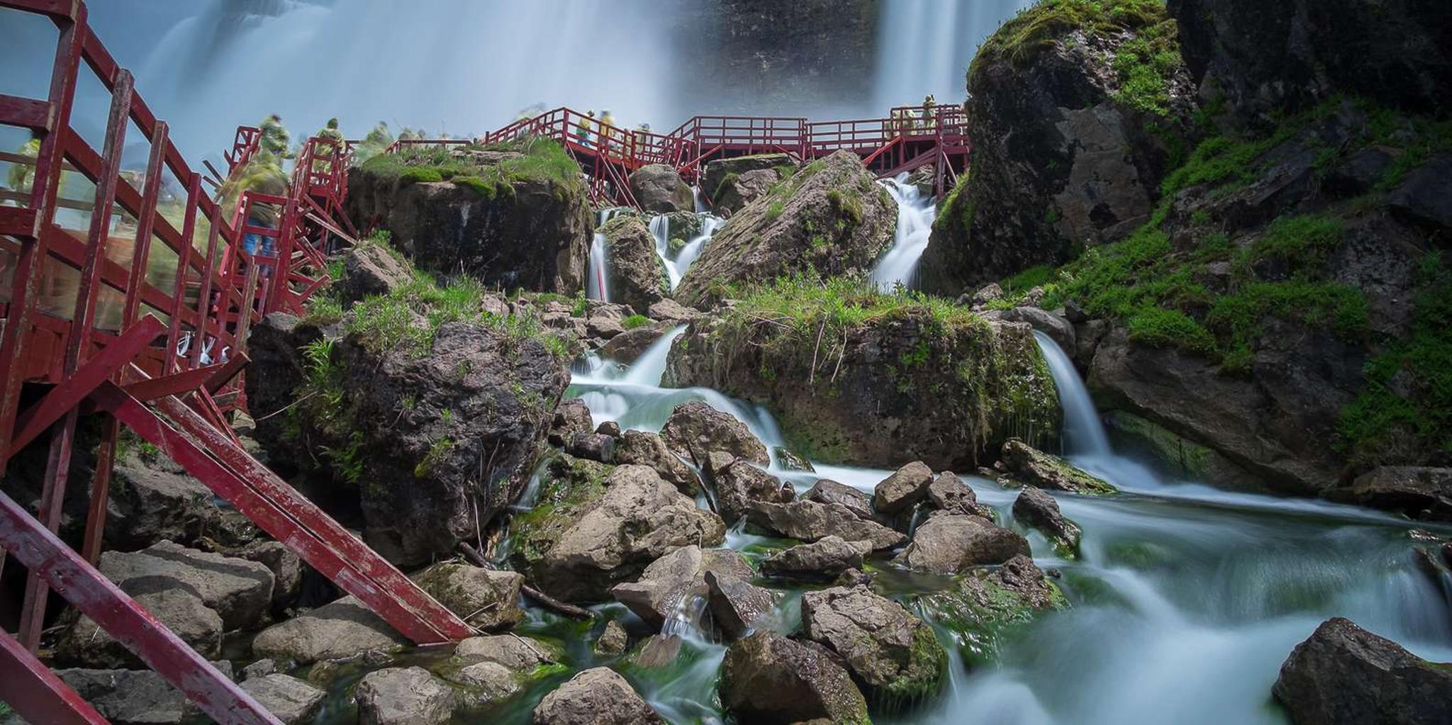 Niagara Falls Day/Night Tour with Light Show & Boat - Image 5