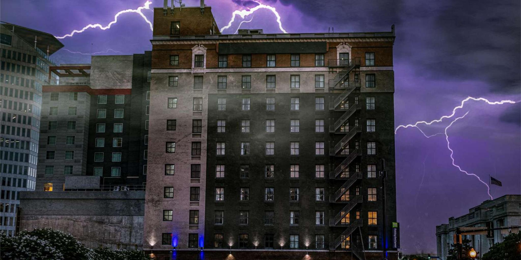 Dallas Ghost Tour: Blood, Bones & Burials - Image 5
