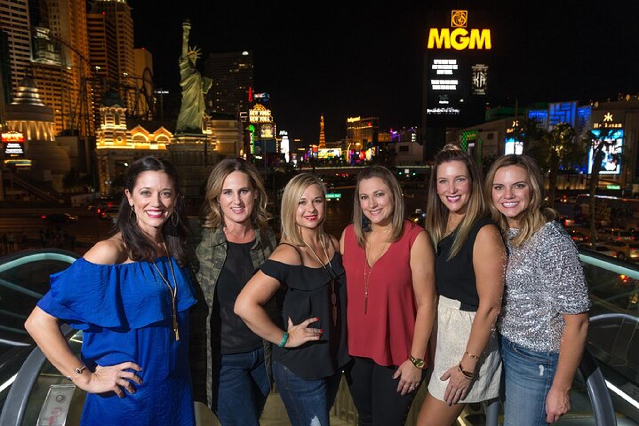 Las Vegas Strip Walking Tour with Photographer - Image 4