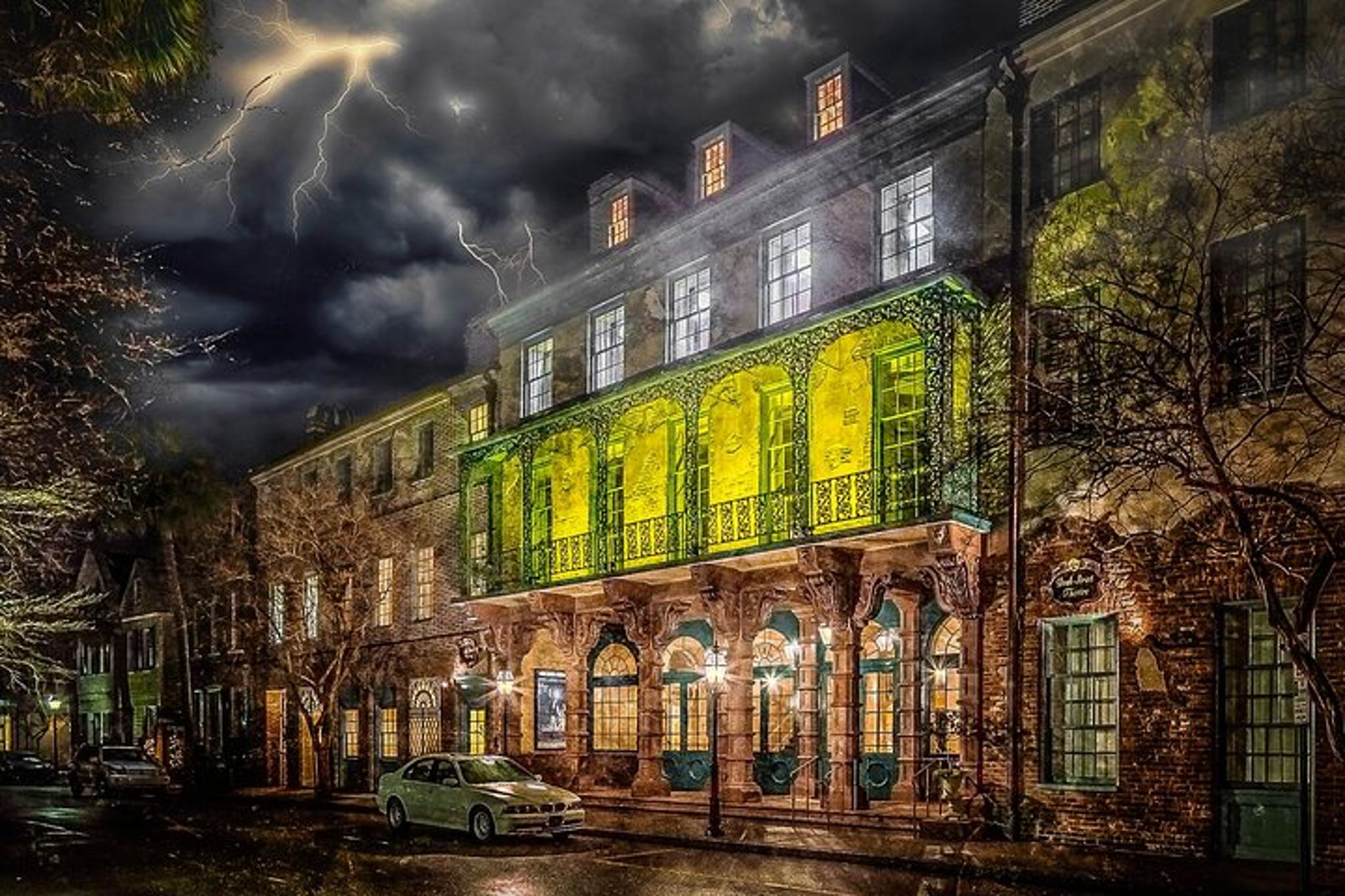 Charleston Ghost Tour: Curses, Corsets, & Candlelight