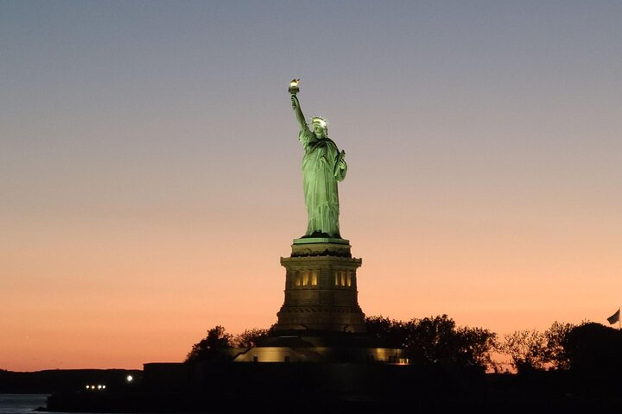 New York City Skyline Cruise with Cash Bar 90 min - Image 2