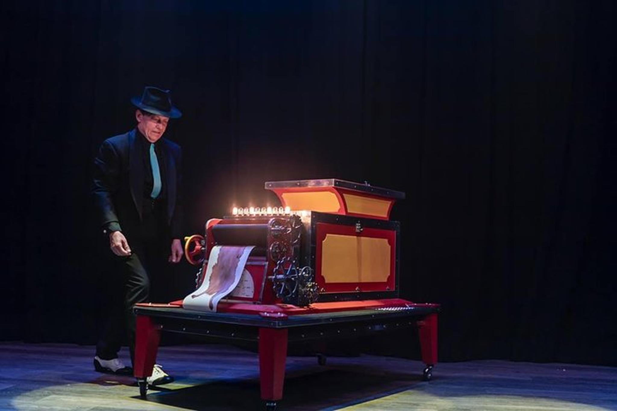 Las Vegas Magic Show with Dinner and Cocktails - Image 6