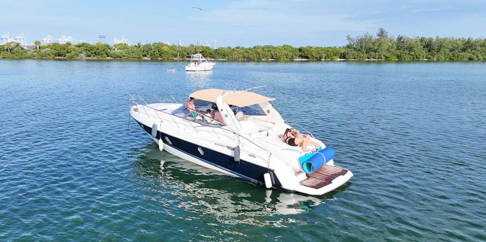 Miami Yacht Tour for Up to 12 People - Image 5