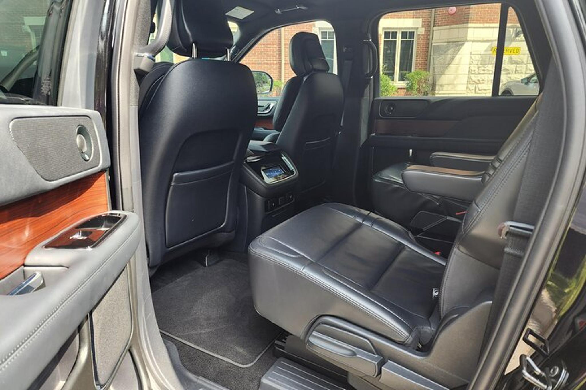 Chicago Airport Transfer in Luxury SUV - Image 4