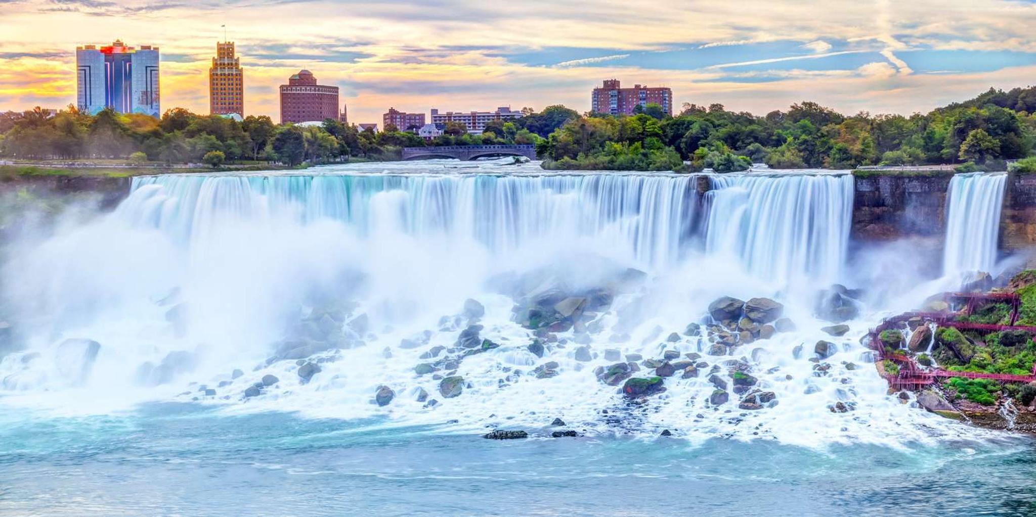 Niagara Falls Canadian Side Tour with Maid of the Mist - Image 6