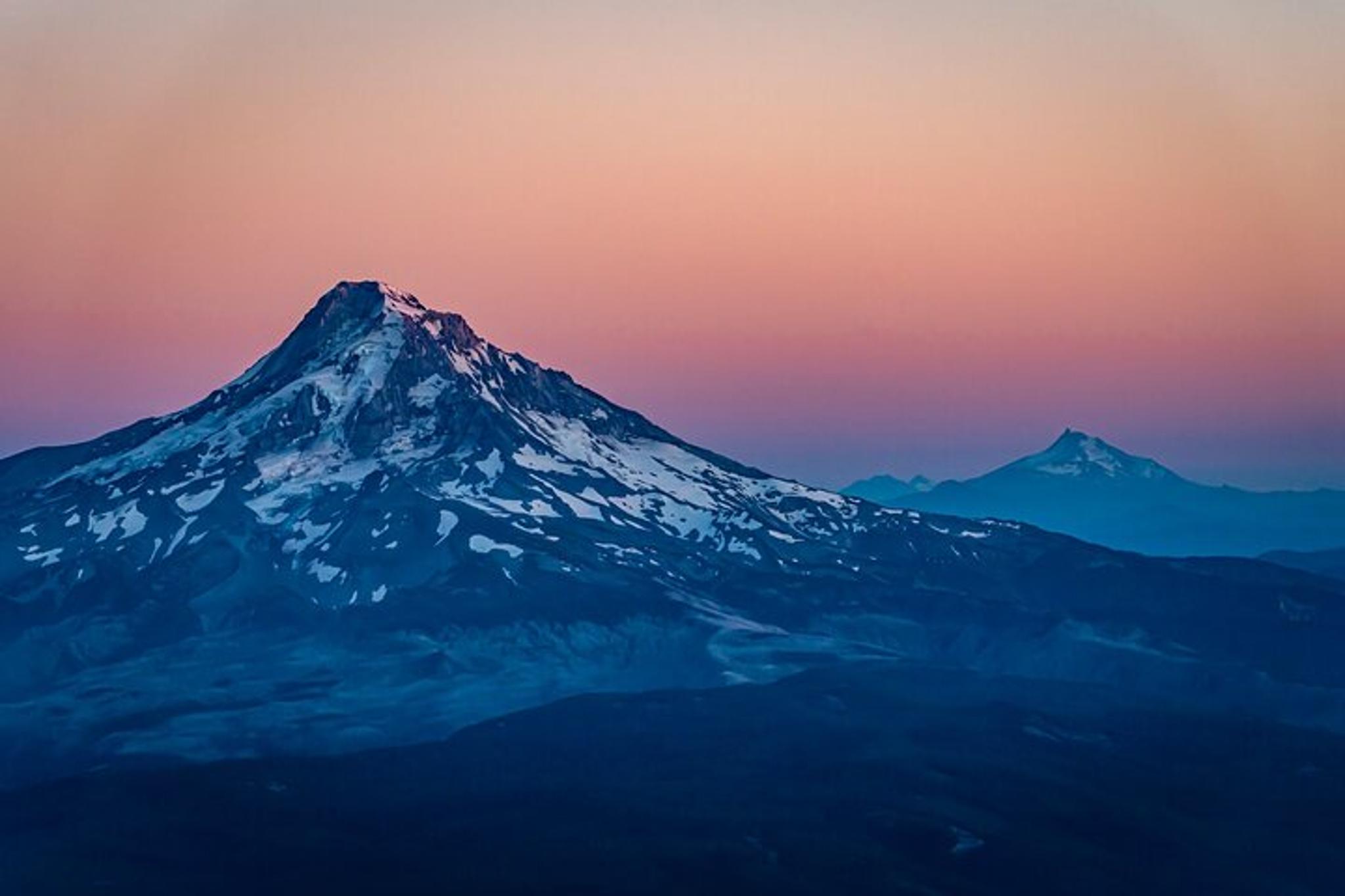 Portland Volcano and Mountain Air Tour - Image 3