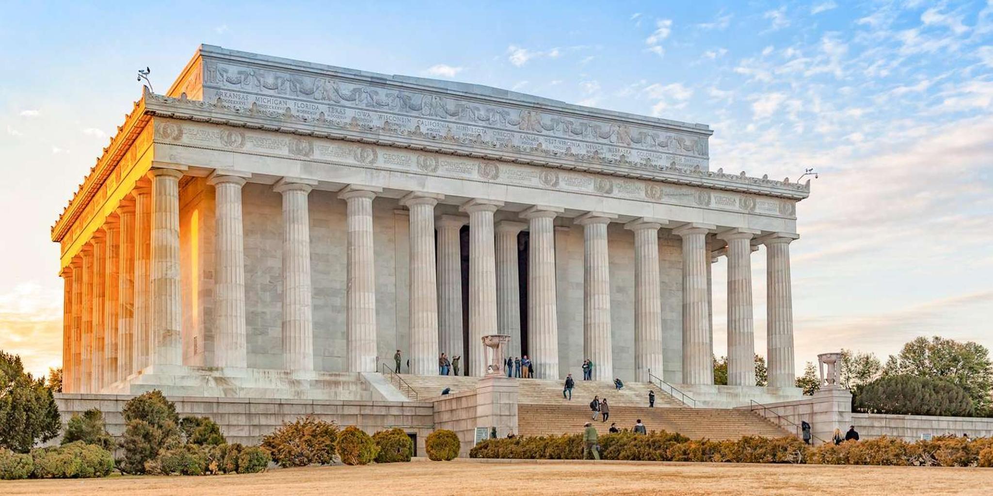 Washington DC City Tour with Seasonal River Cruise - Image 1