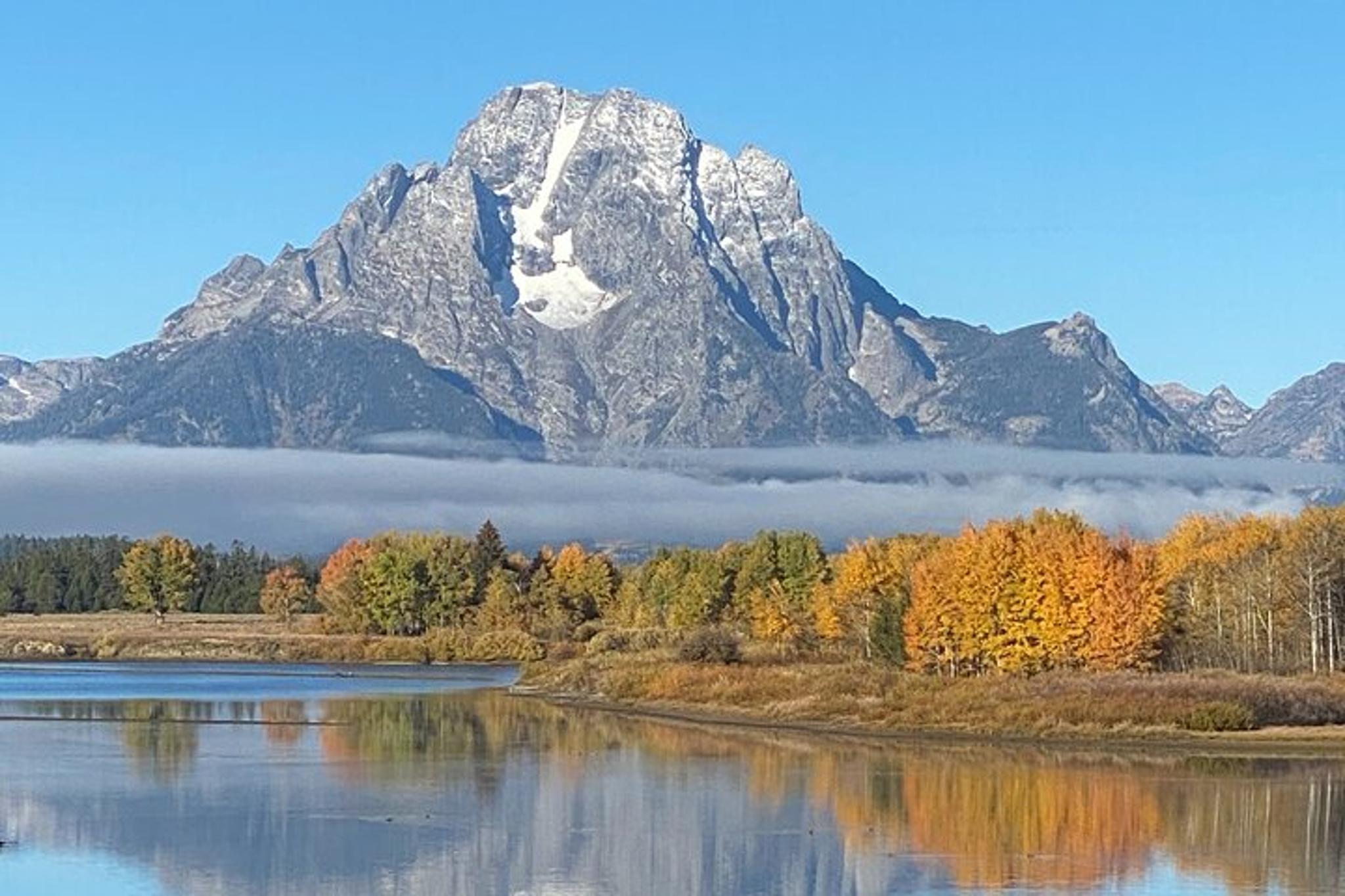 Yellowstone Private Tour with Picnic - Image 3