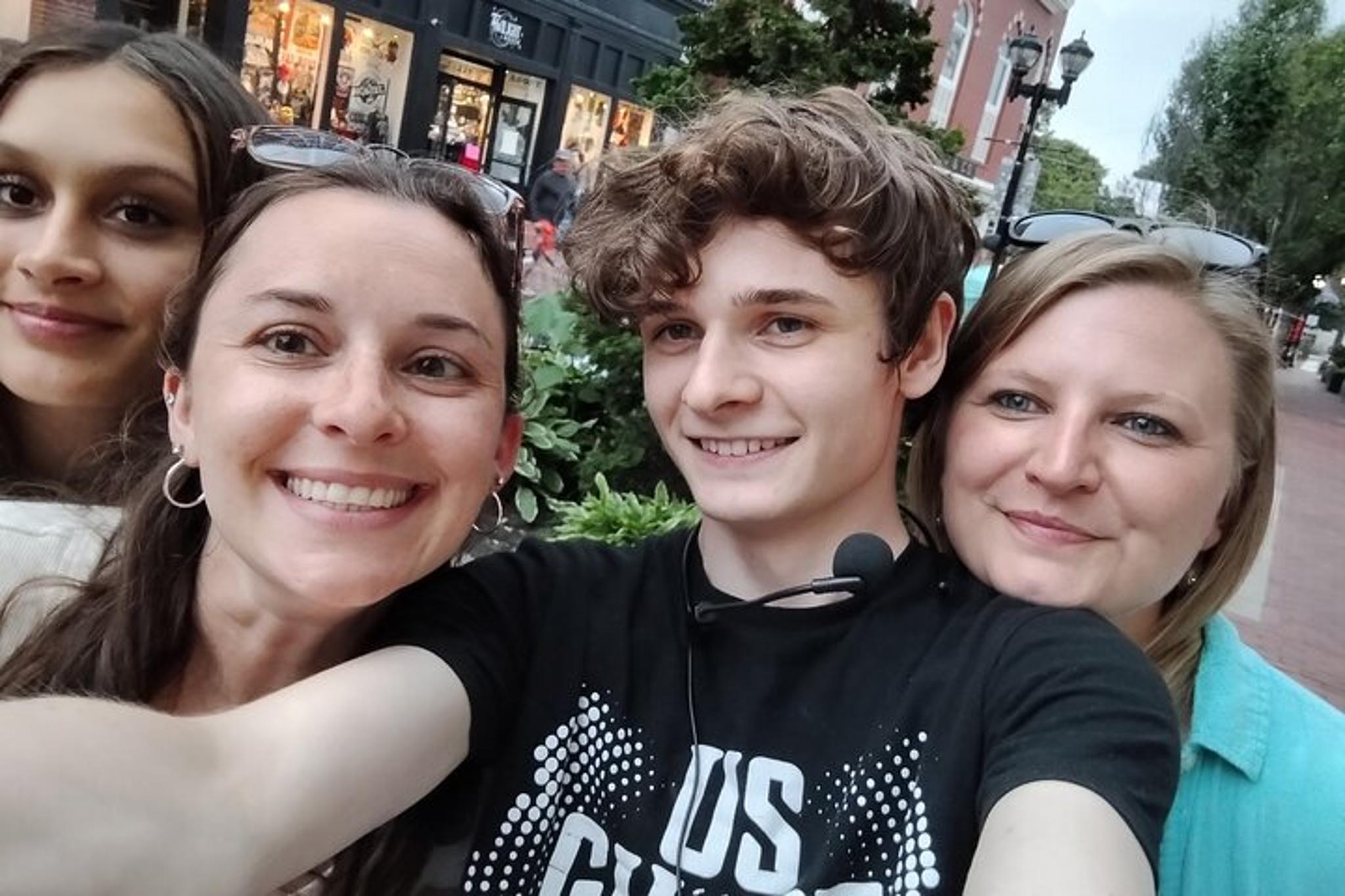 Salem Ghost Tour at Night - Image 4
