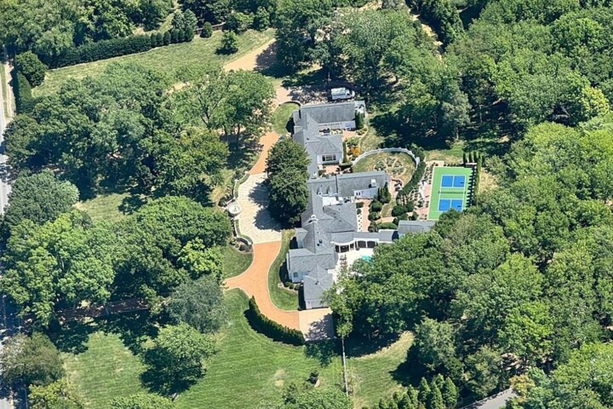 Nashville Helicopter Tour of Celebrity Homes 30 min - Image 6