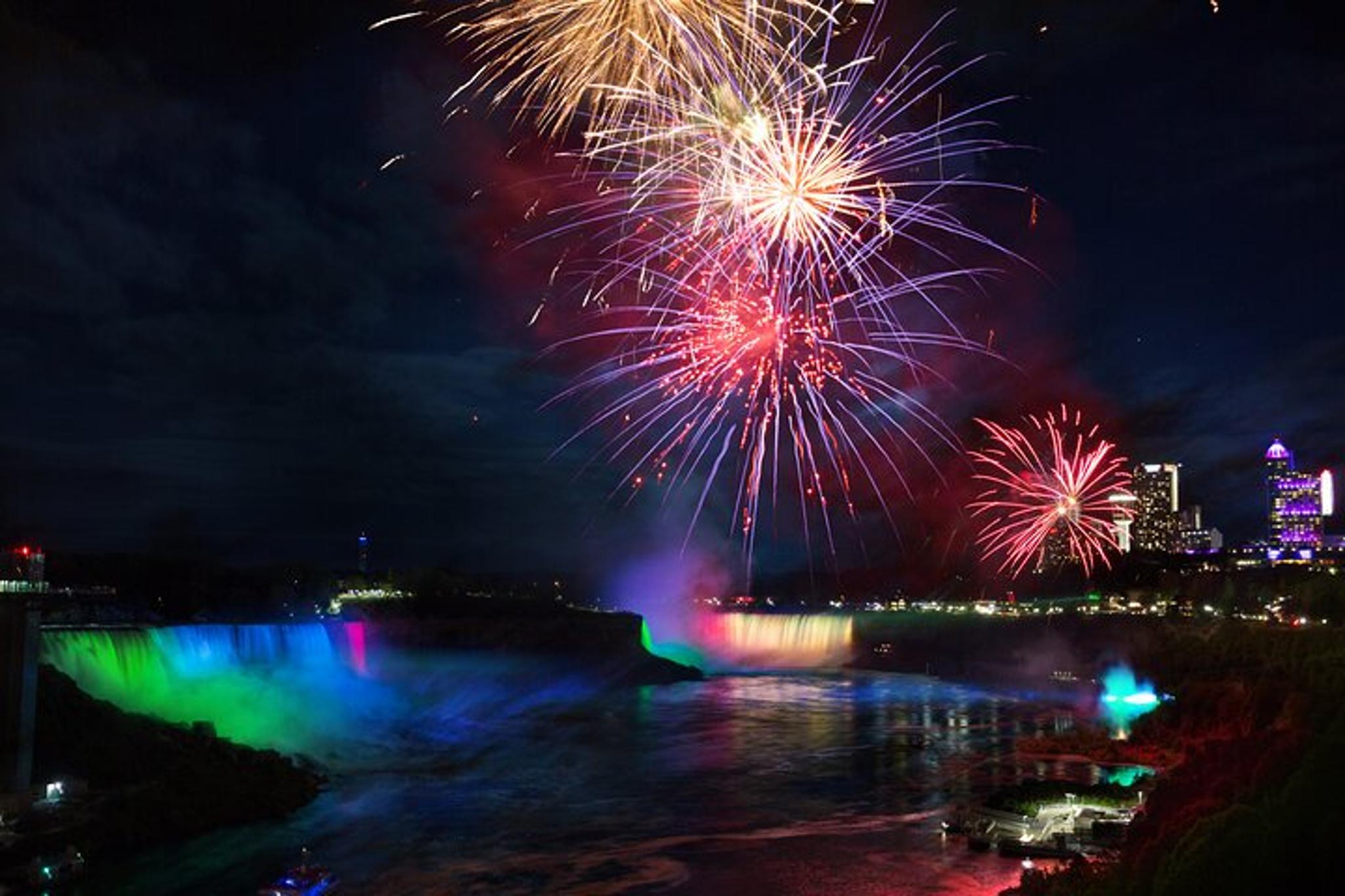 Niagara Falls Night Tour with Fireworks & Cruise - Image 1