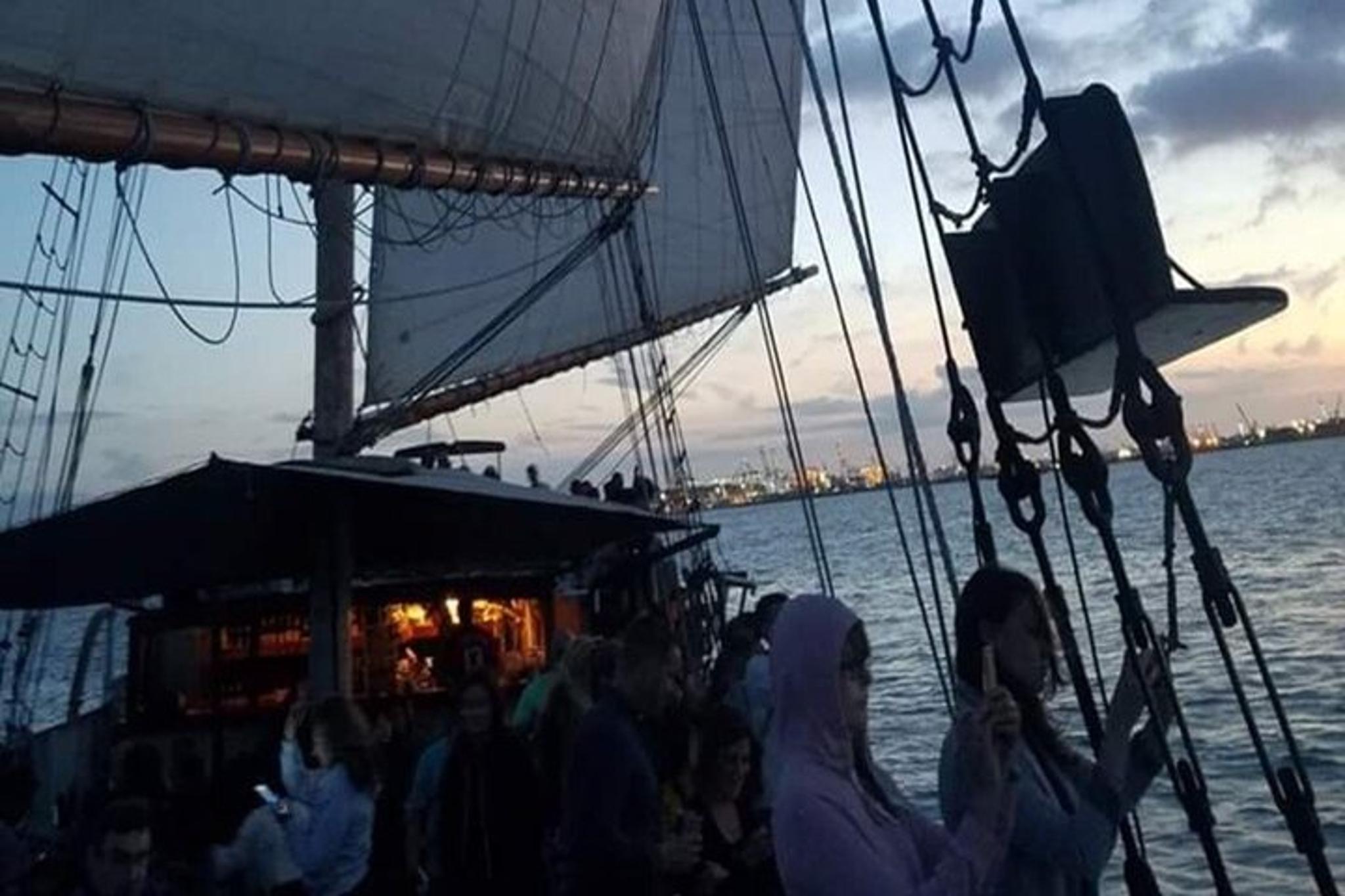 New York Fireworks Tall Ship Cruise 4.5 hr - Image 5