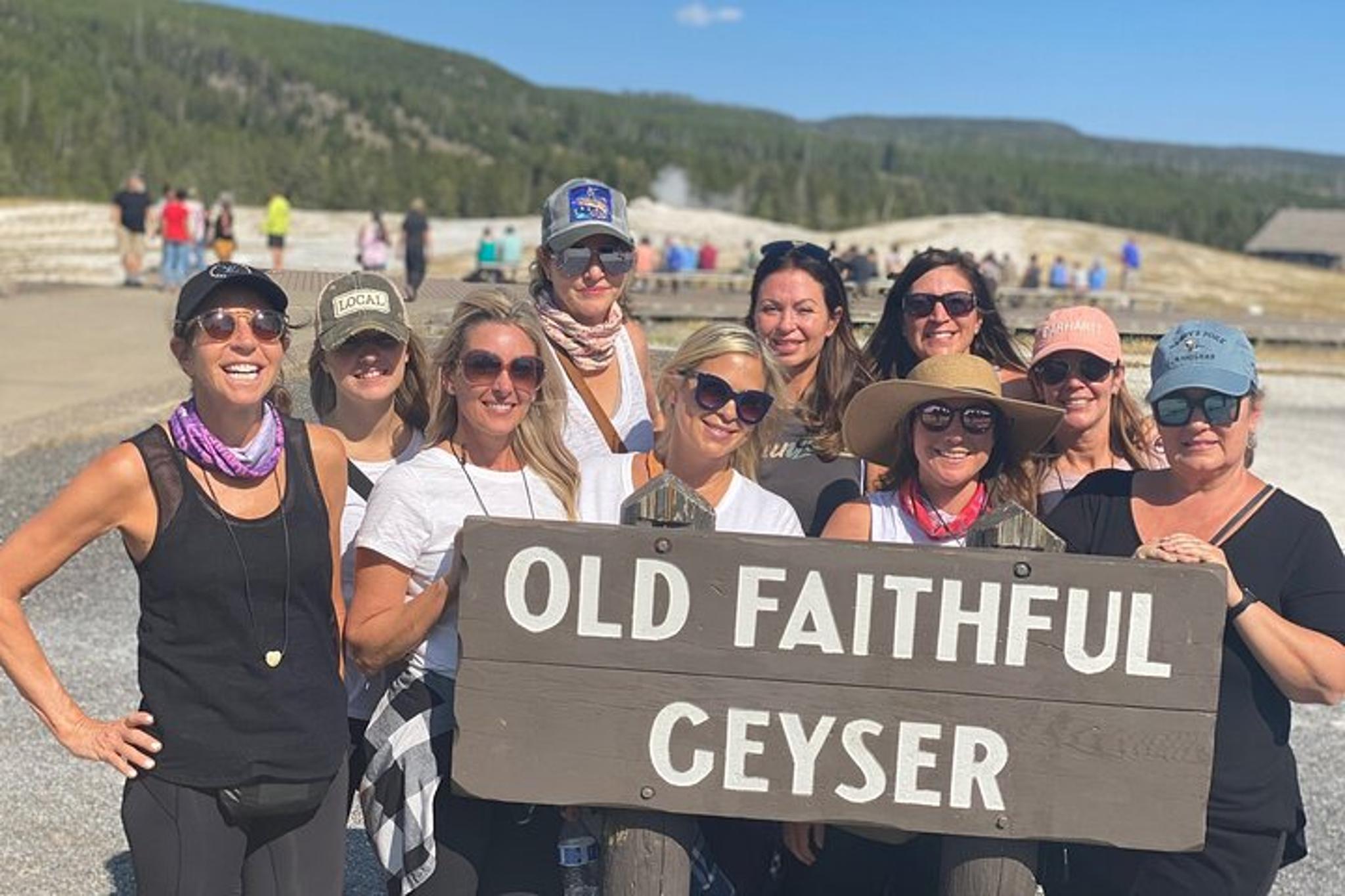 Yellowstone Wildlife and Iconic Sites Tour - Image 6