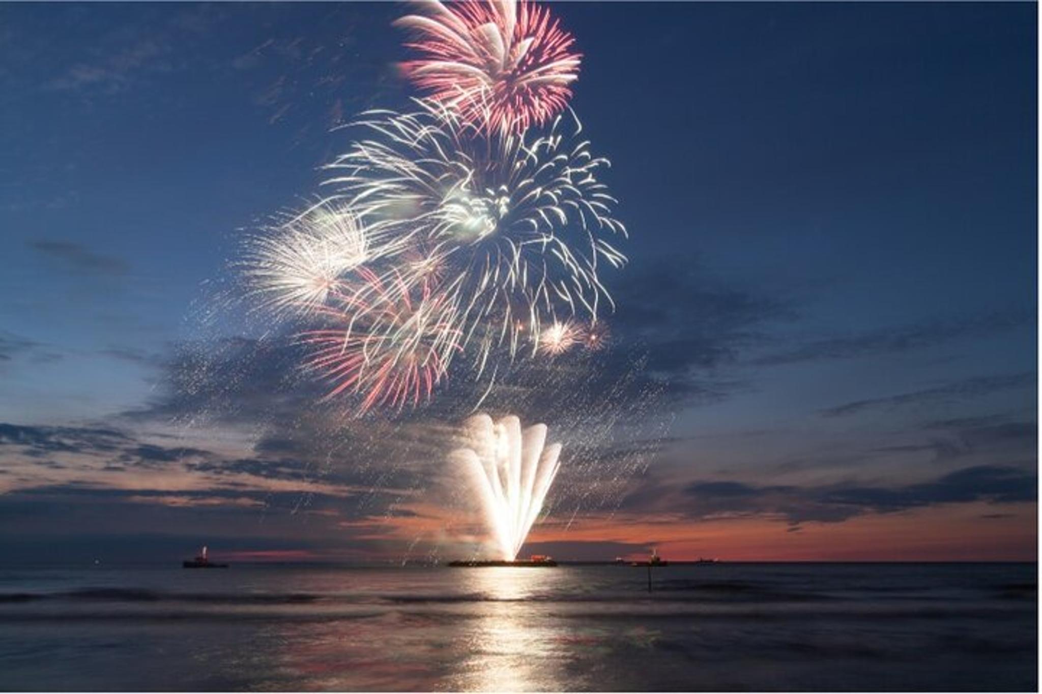 San Diego Fireworks Cruise 90 min - Image 4