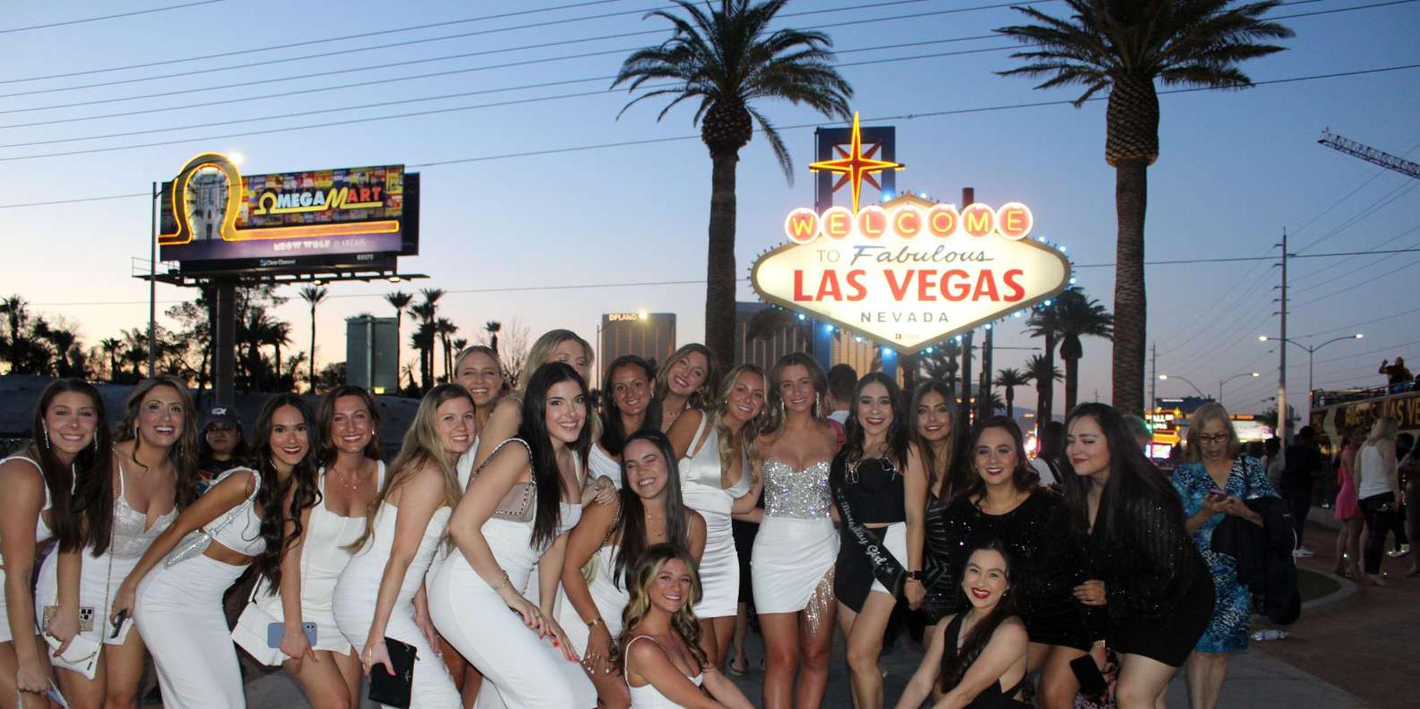 Las Vegas Limo Tour with Champagne - Image 5