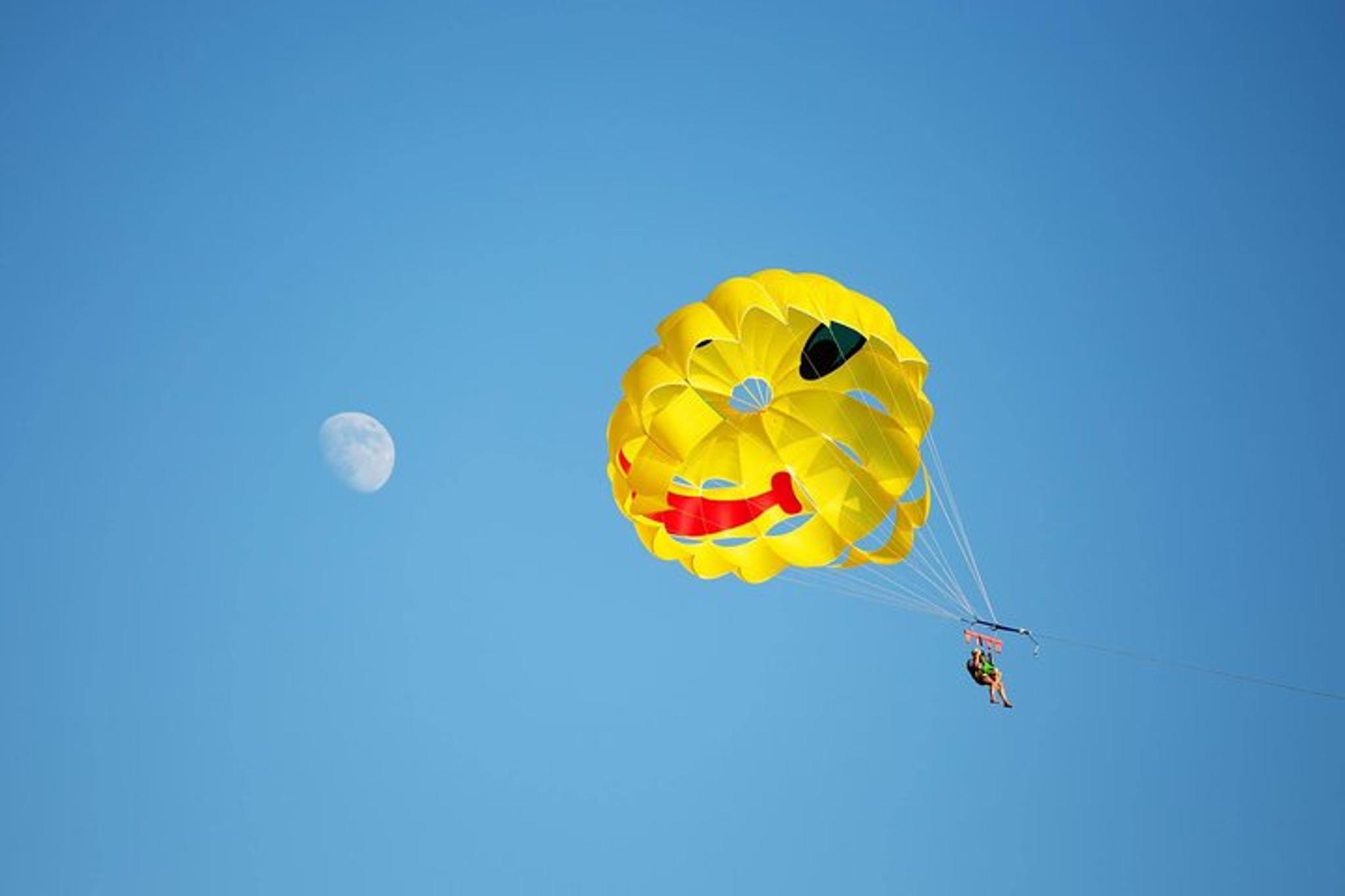 Honolulu Parasailing Adventure in Maunalua Bay