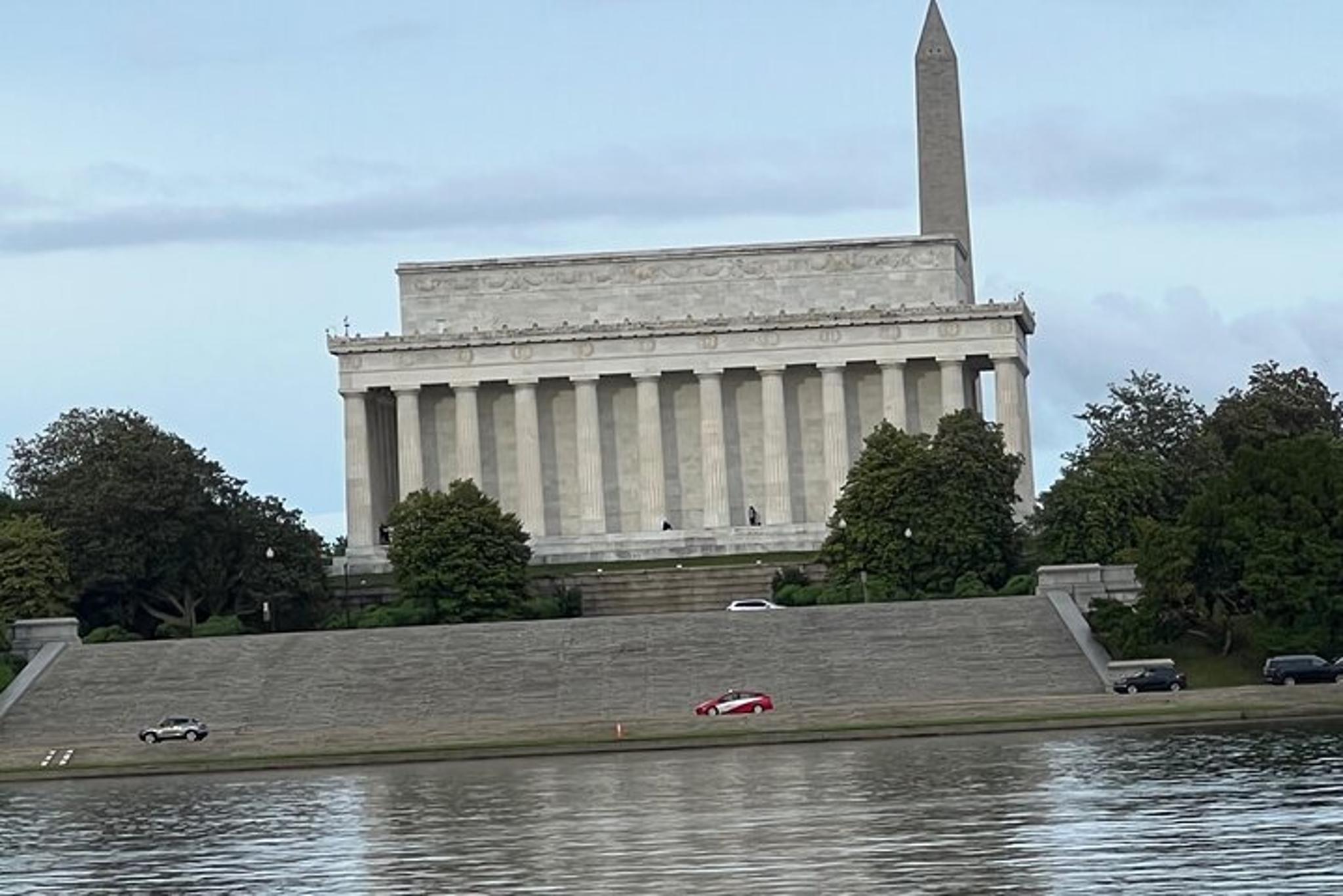 Washington DC Yacht Tour of Historic Sites - Image 2