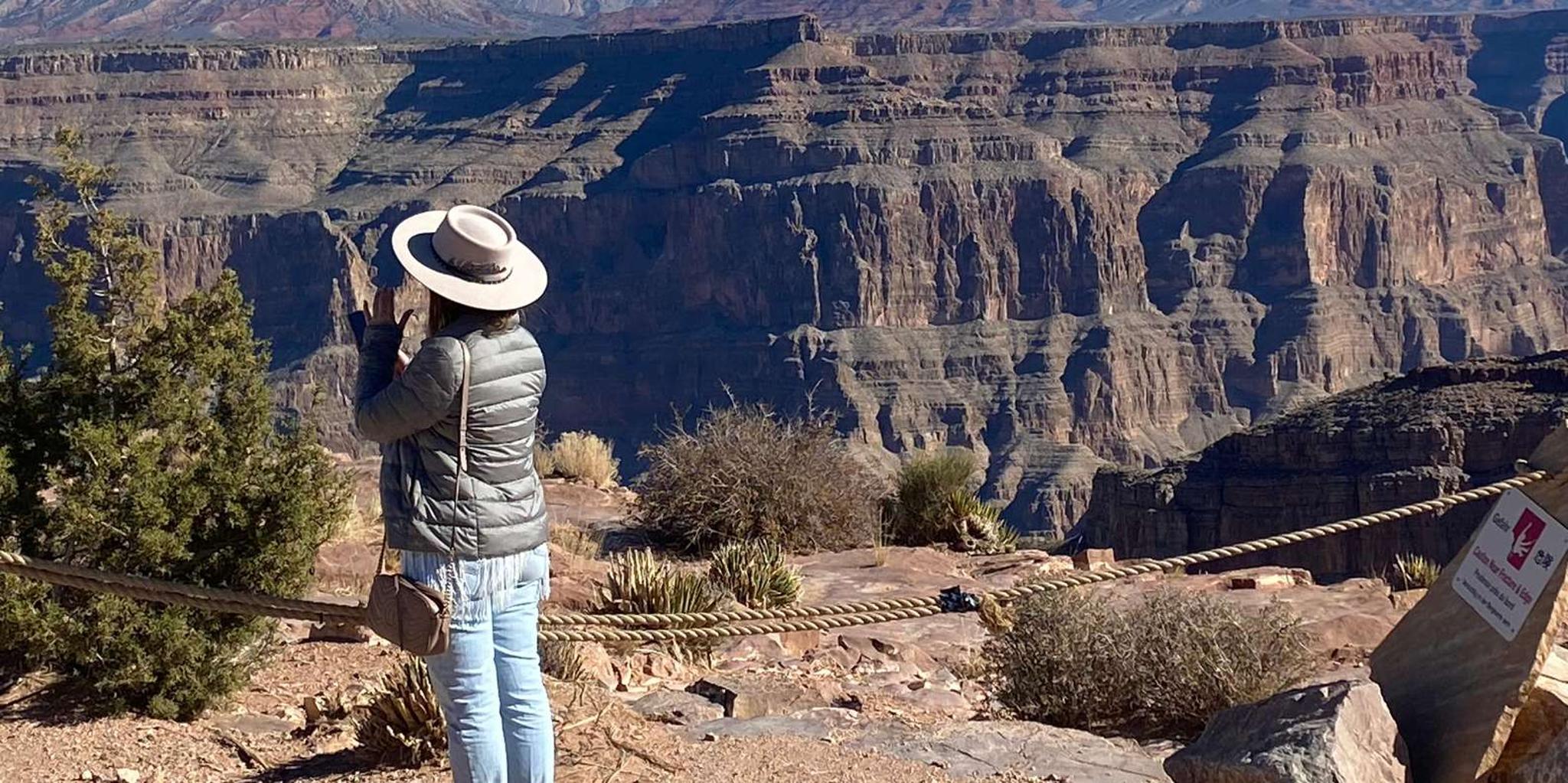 Las Vegas Shuttle to Grand Canyon West - Image 2