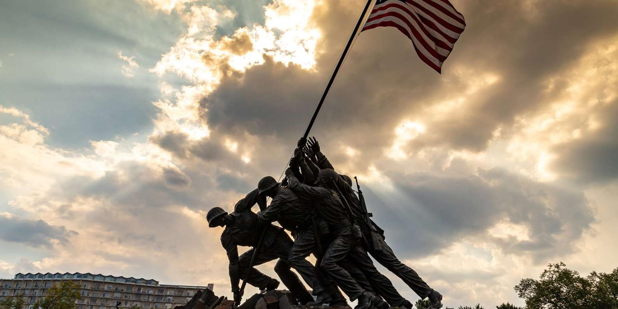 Washington DC Monuments & Memorials Night Tour - Image 5
