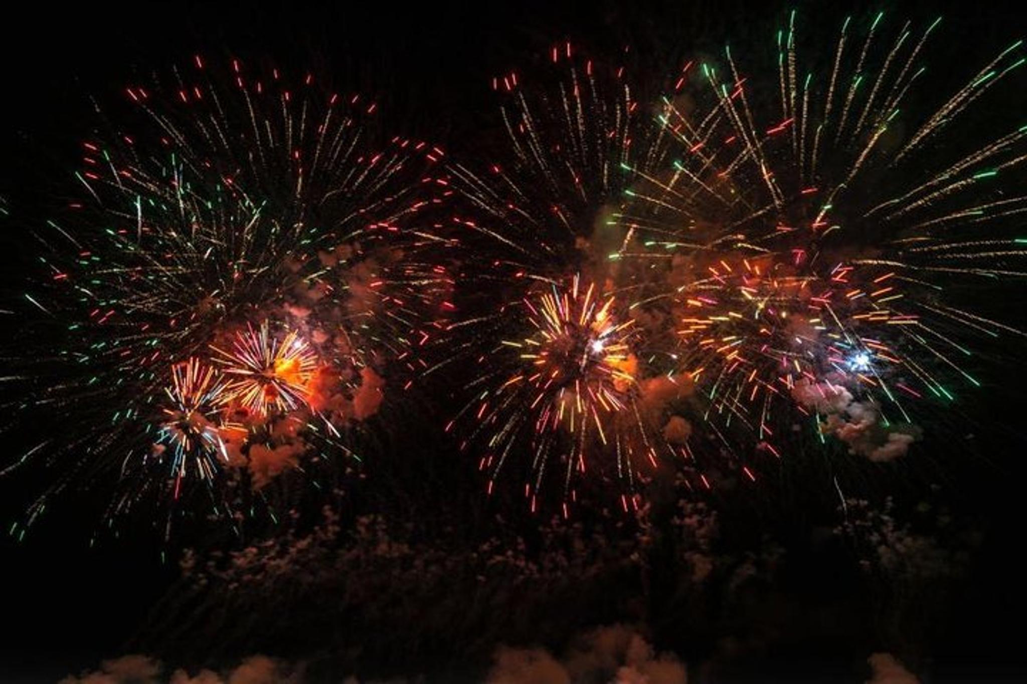 Destin Harbor Firework Show by Boat - Image 2