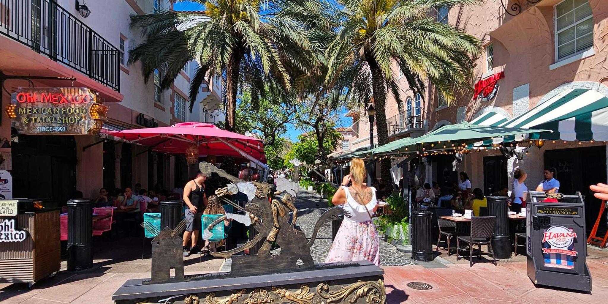 Miami Beach City Highlights Bike Tour - Image 4