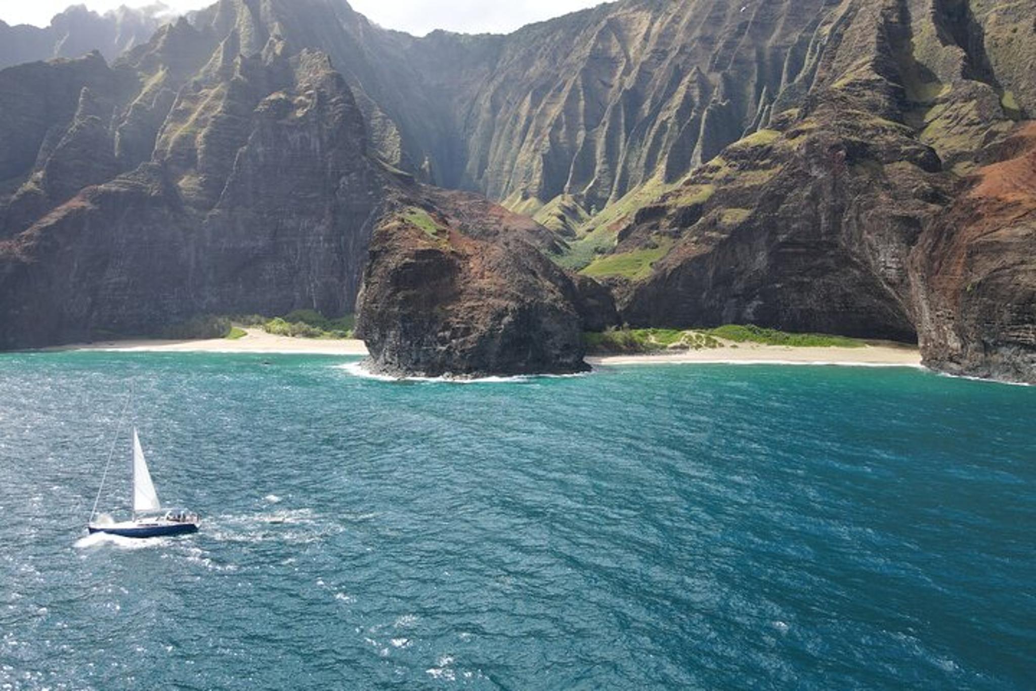 Waikiki Yacht Charter Sail - Image 3