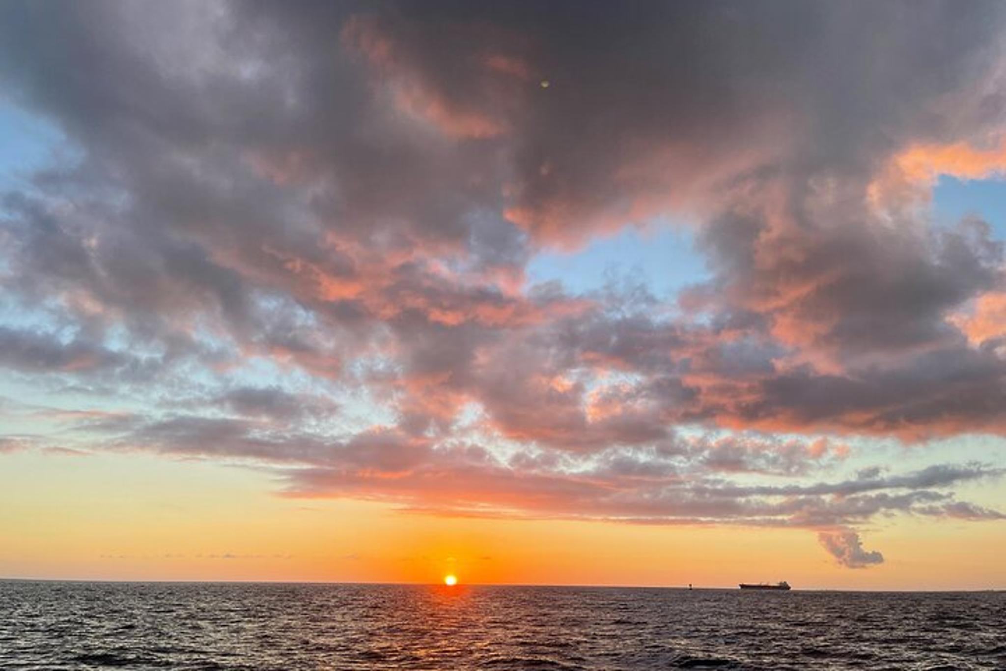 Waikiki Fireworks Boat Cruise - Image 6