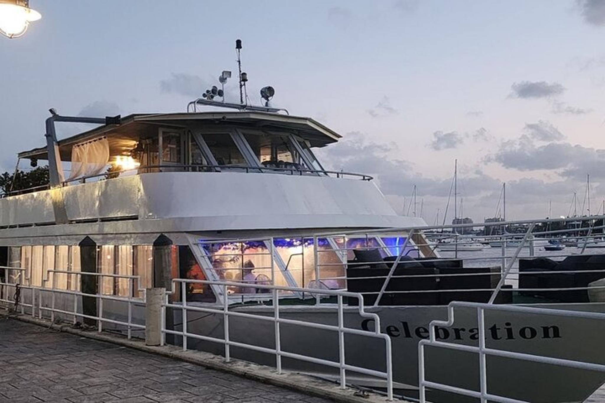 Miami NYE Yacht Party with Dinner and Fireworks