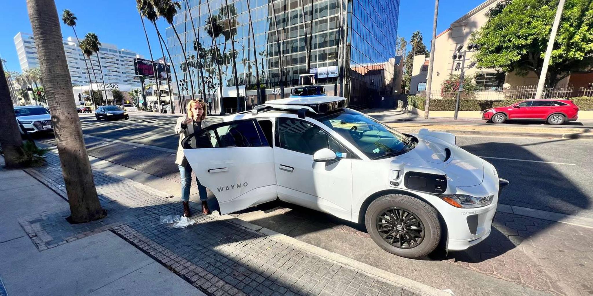Los Angeles Self-Driving Car Experience - Image 5