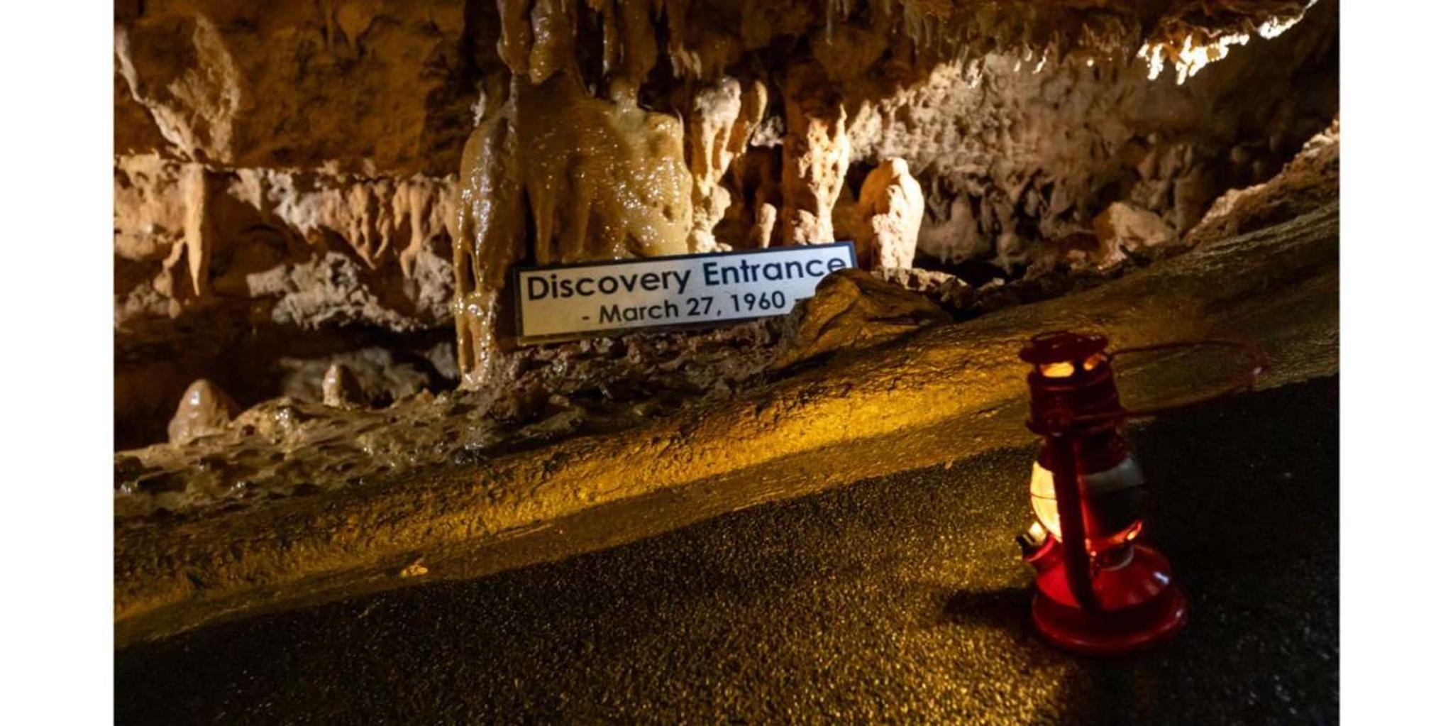 San Antonio Lantern Tour at Natural Bridge Caverns - Image 4