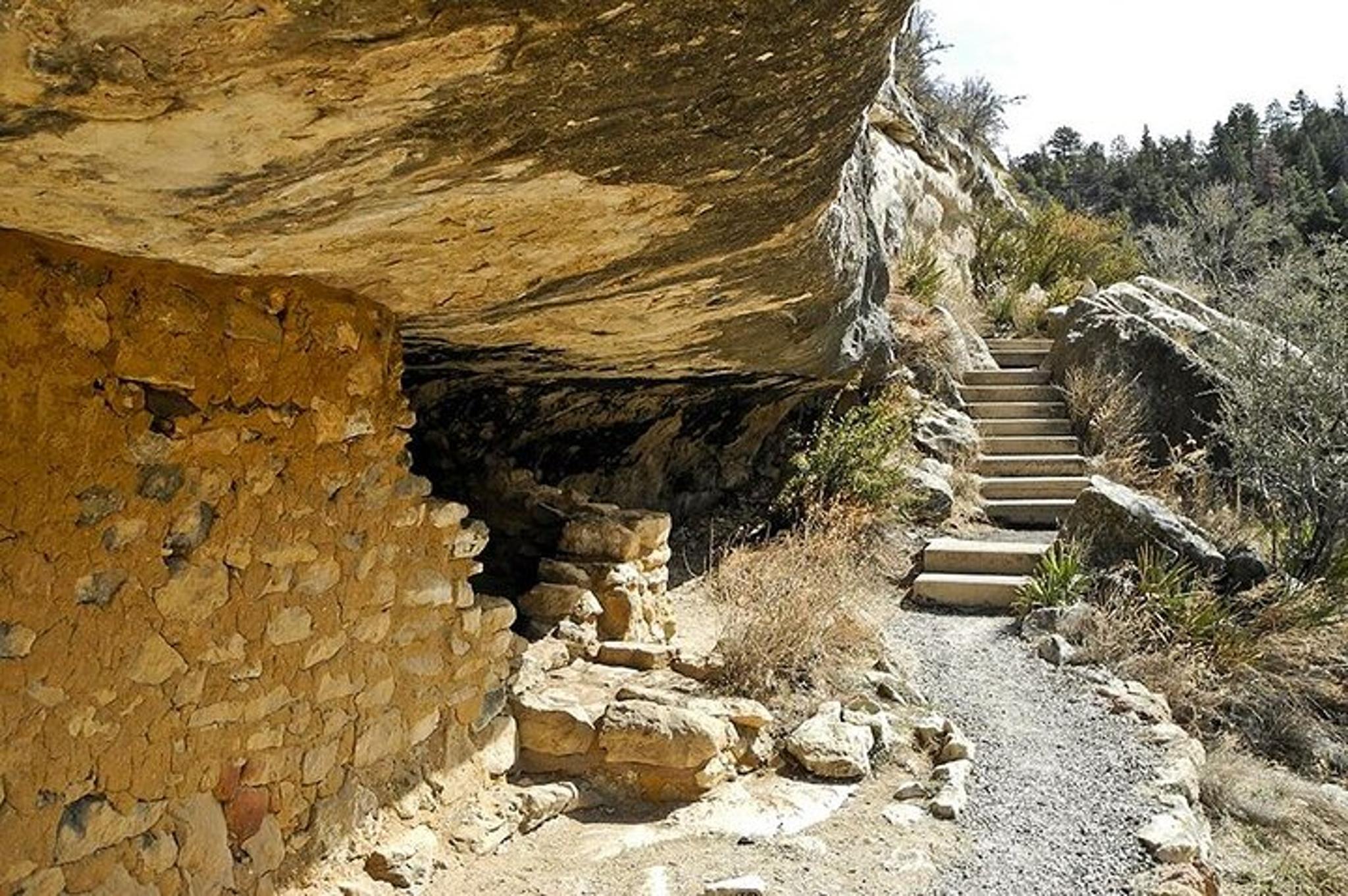 Phoenix Meteor Crater and Walnut Canyon Tour - Image 6