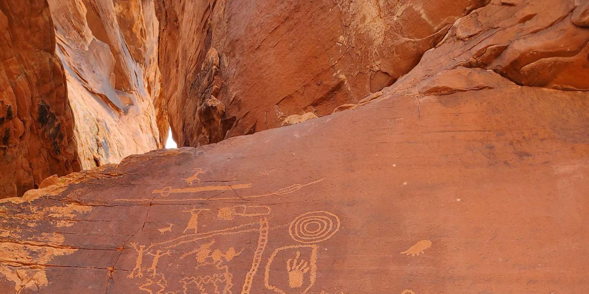 Las Vegas Valley of Fire Small Group Tour - Image 6