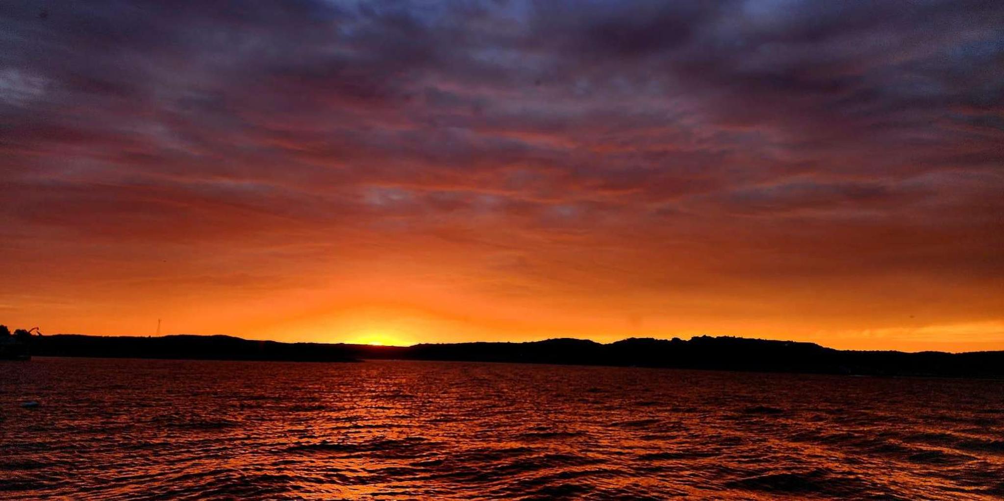 Austin Lake Travis Cruise with Captain 2 hr - Image 6