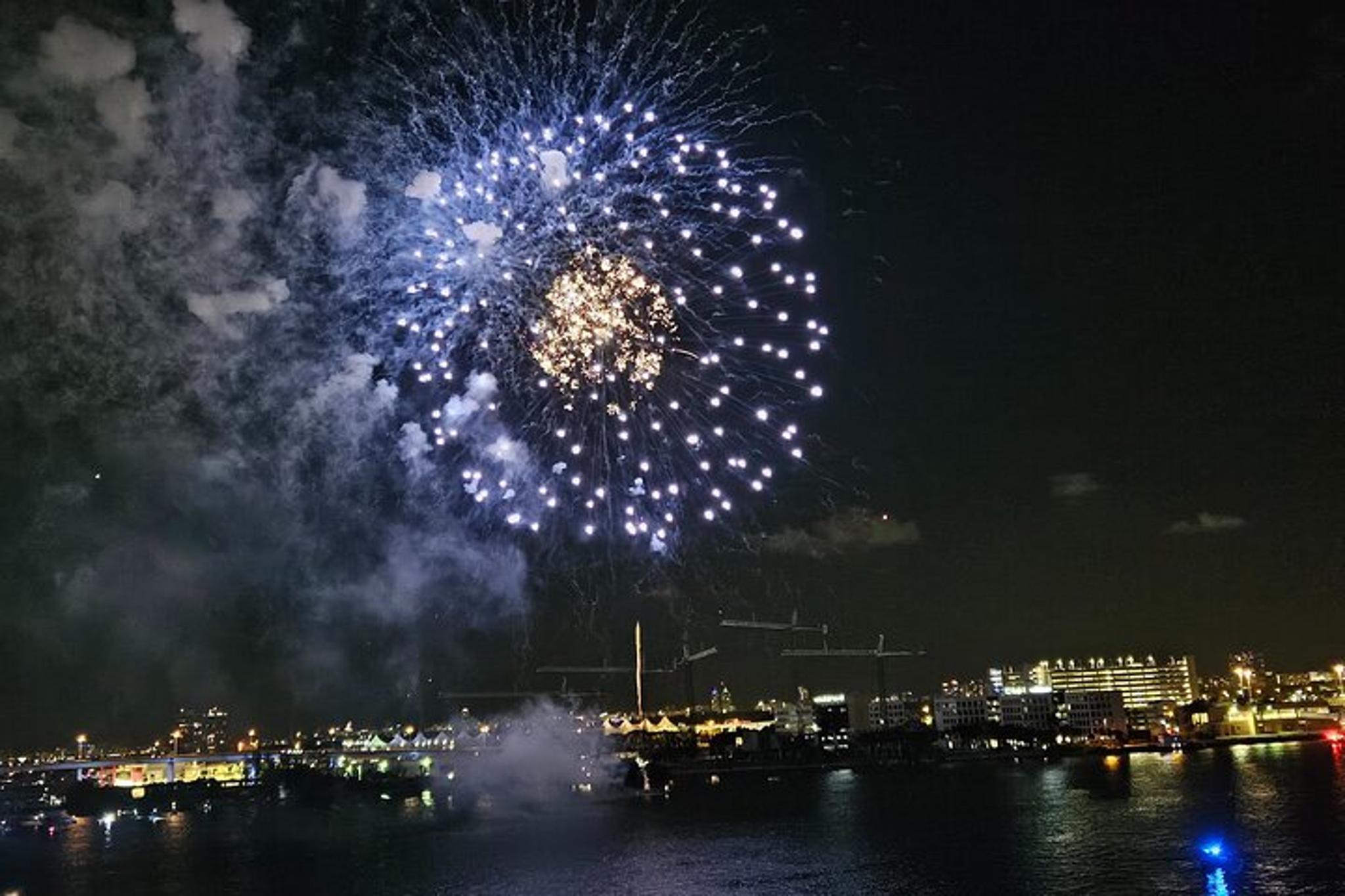 Miami Fireworks Cruise on Biscayne Bay - Image 5