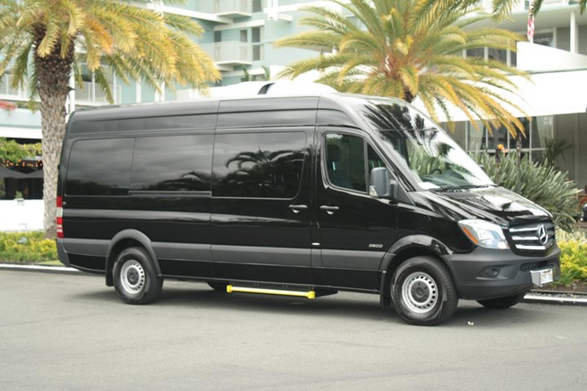 Honolulu Airport Arrival Van Transfer - Image 1