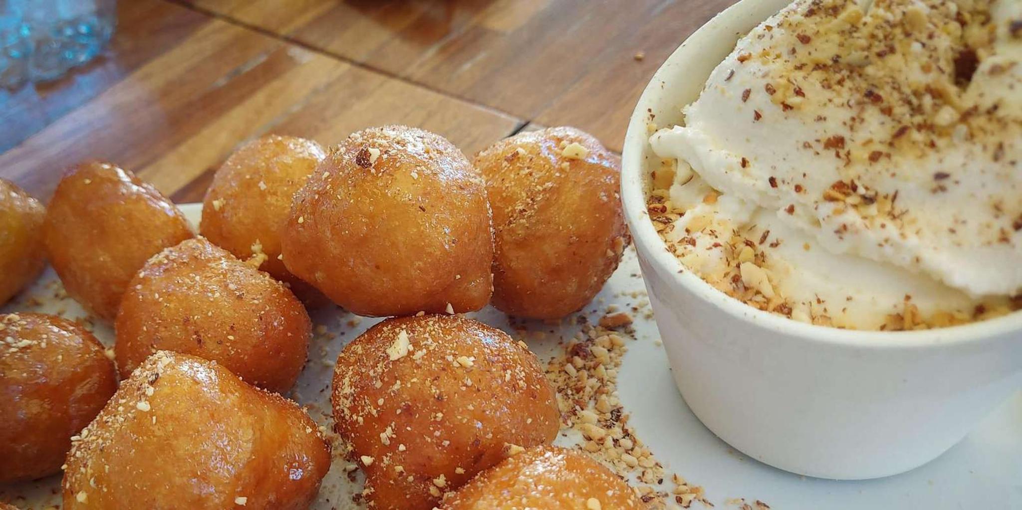 Cambridge Donut Walking Tour in Harvard Square