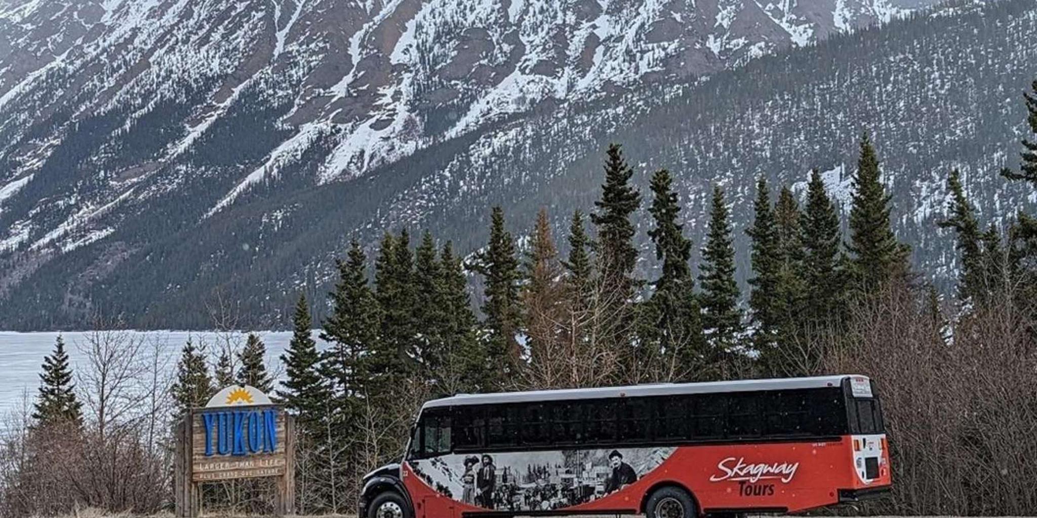 Skagway Klondike Highway & Yukon Bus Tour with Husky Kennel