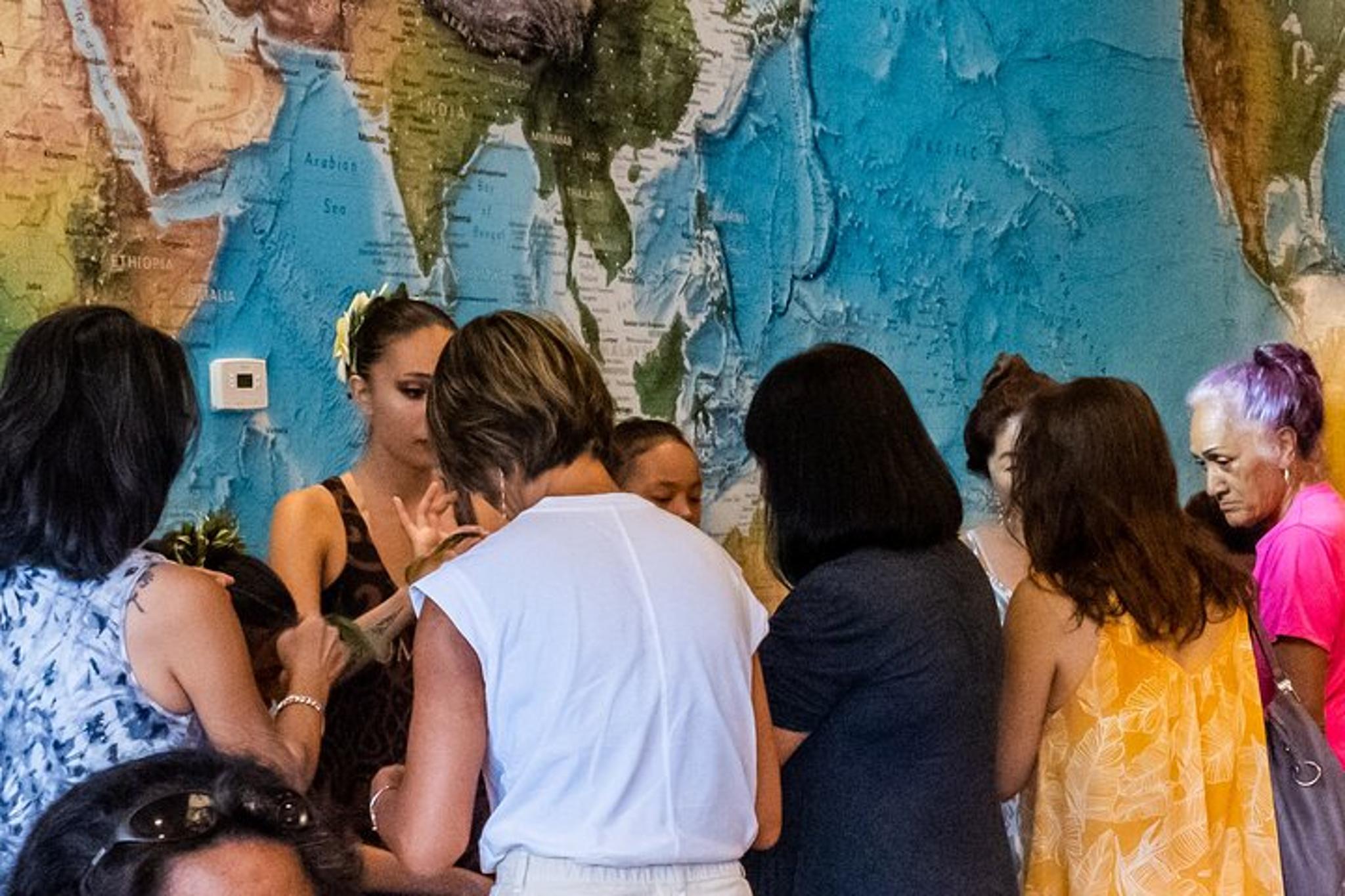 Maui Ti Leaf Bracelet Craft Class - Image 4