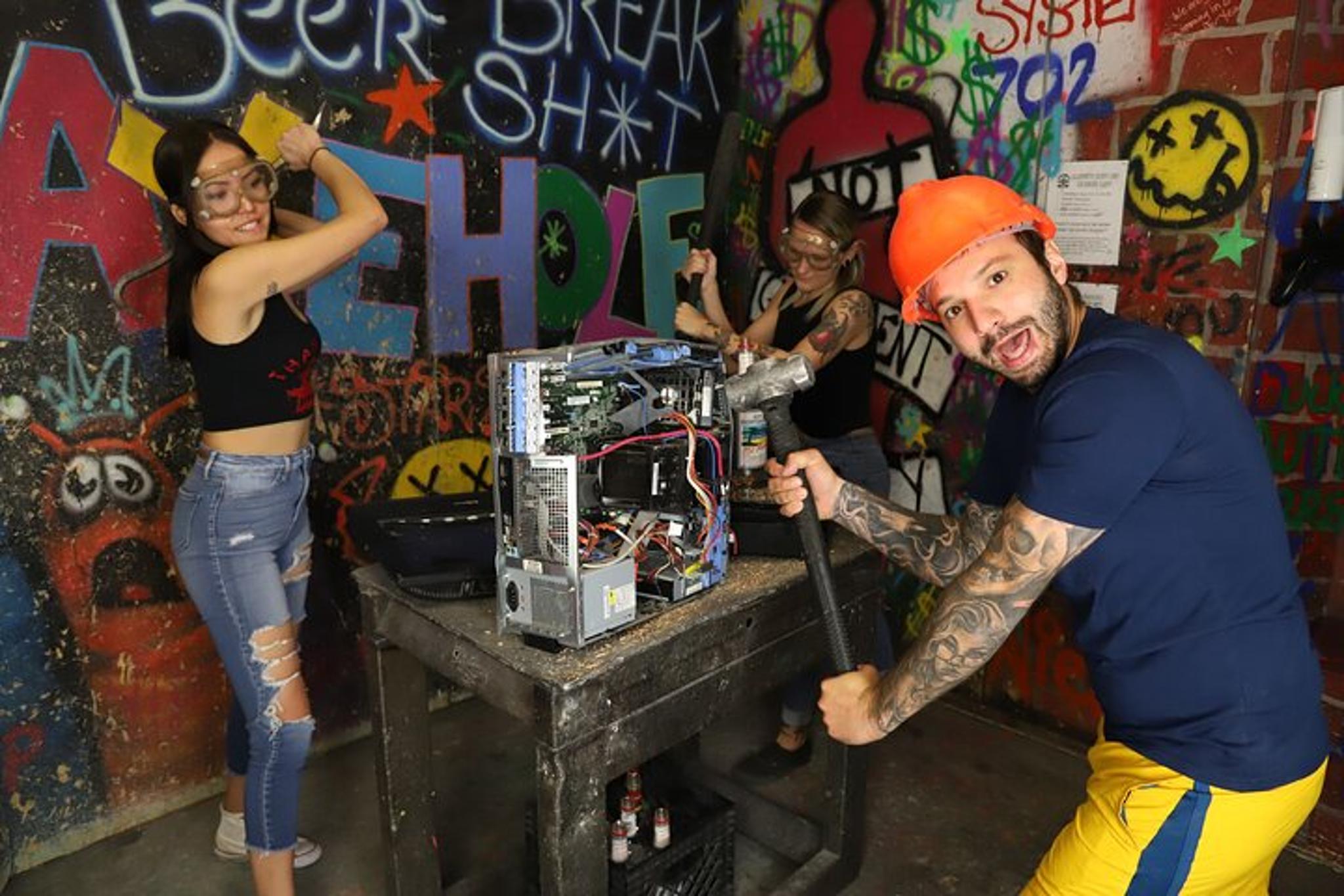 Las Vegas Smash Room Experience 15 min - Image 2