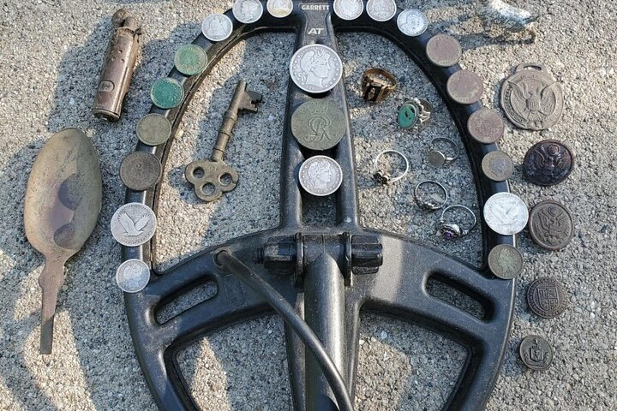 Kenosha Metal Detecting Tour at Simmons Island Beach - Image 1