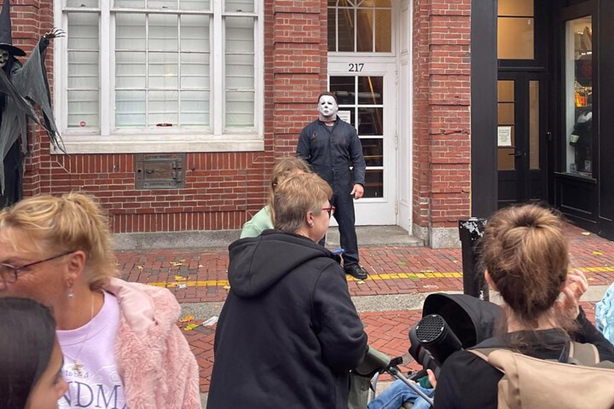Salem Ghost Tour with Free Ghost Hunting Gear 1 hr - Image 4