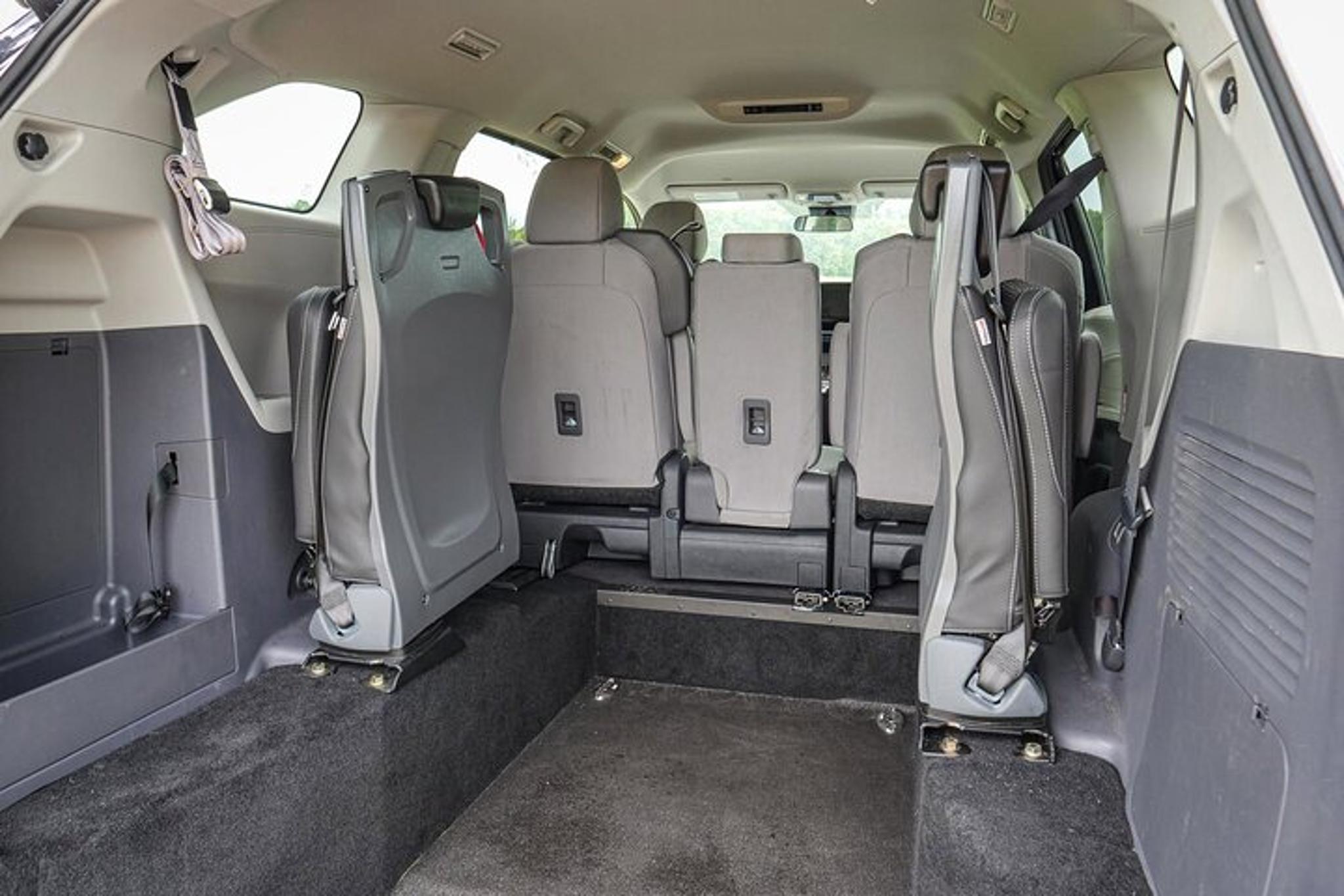 New York Wheelchair Accessible Taxi Service - Image 3