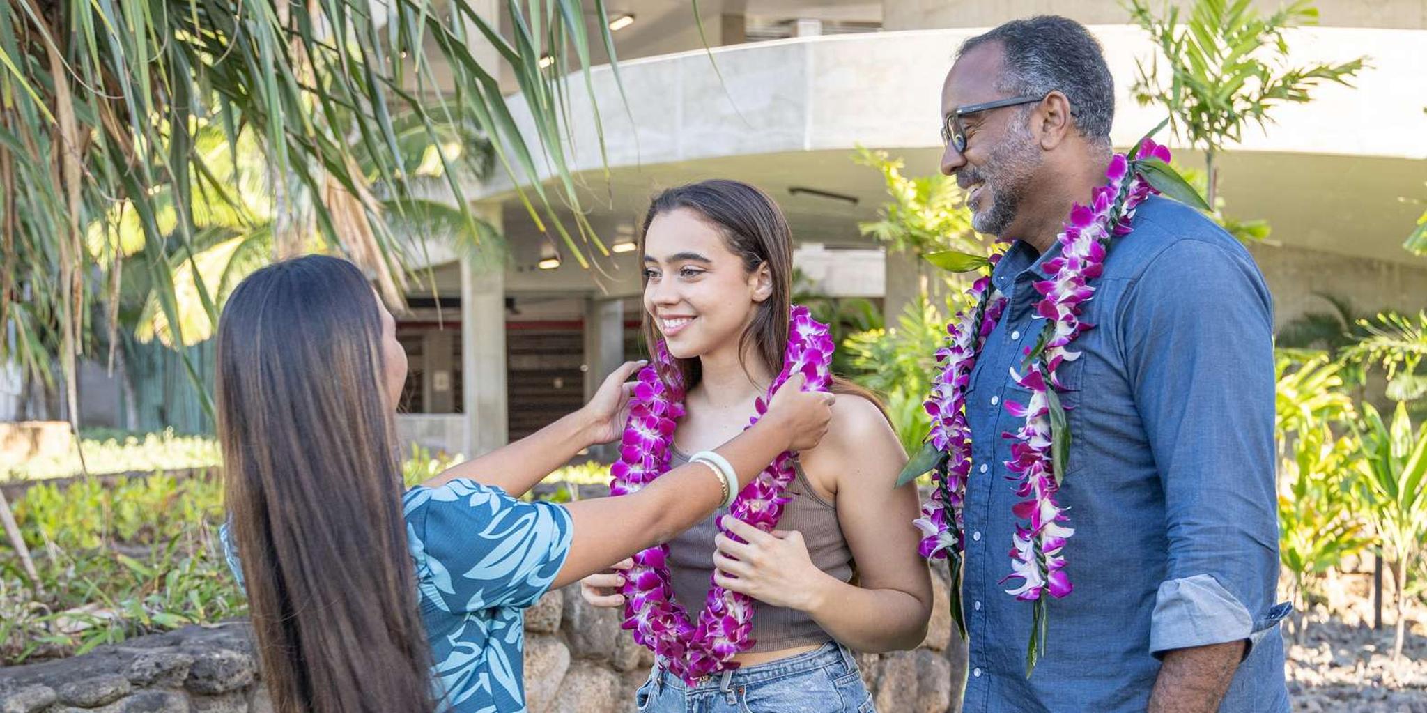 Kona Airport Lei Greeting - Image 2