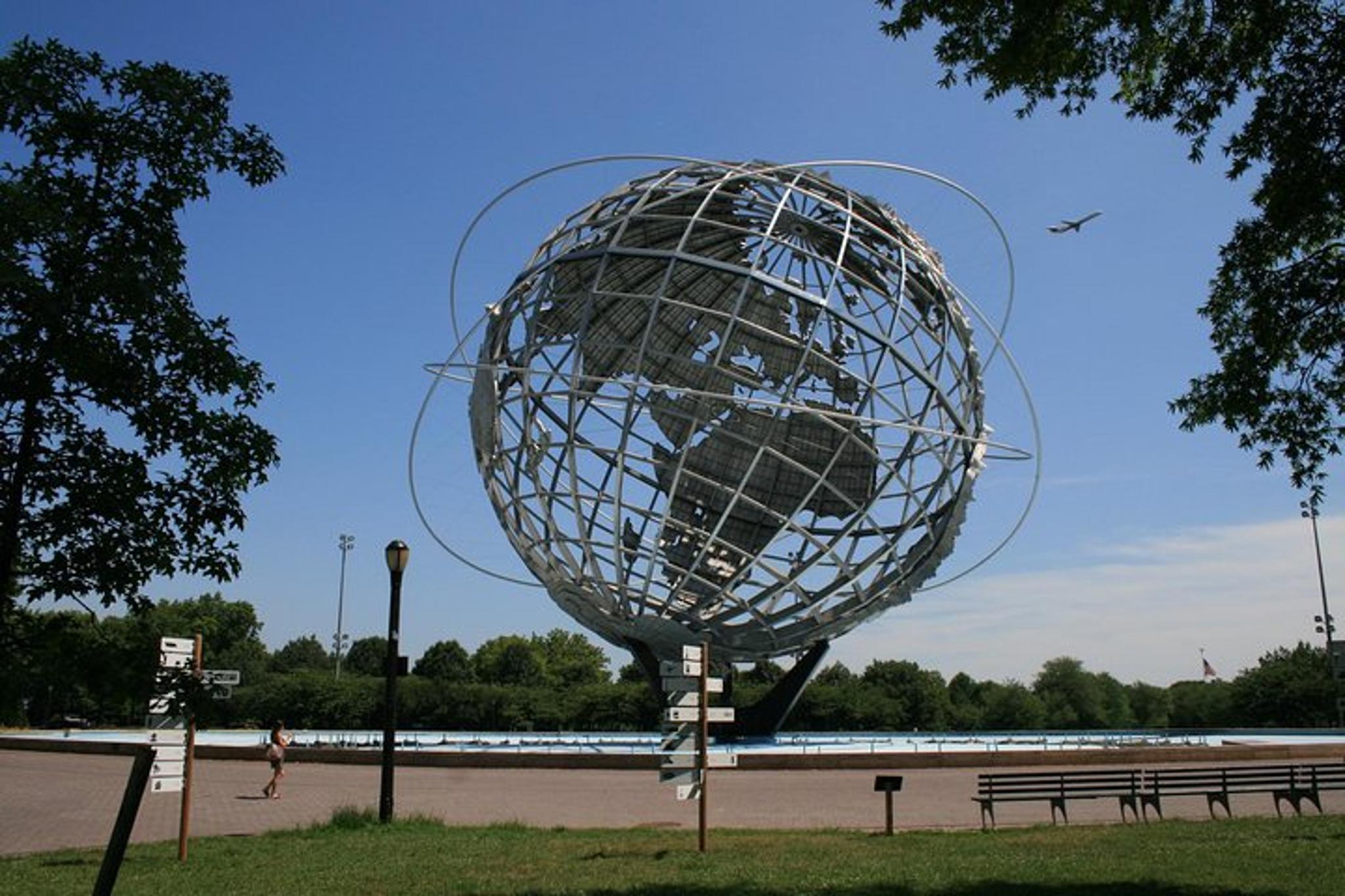 New York City Contrasts Bus Tour - Image 6