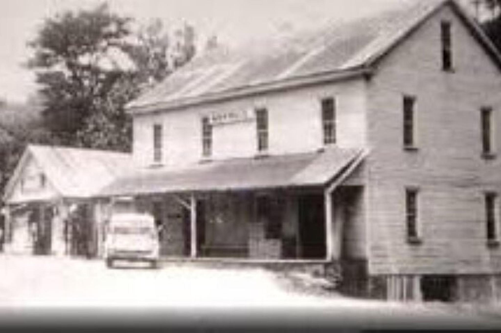 Helen Haunts and History Walk Tour 2 hr - Image 4