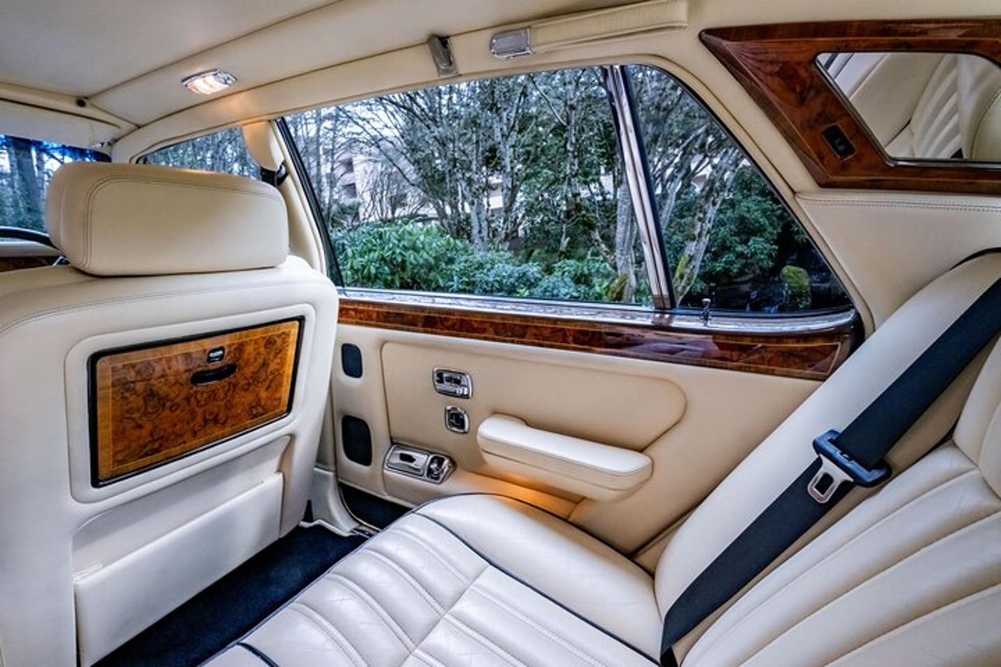 Oregon Wine Tasting Tour in Chauffeured Rolls-Royce - Image 2