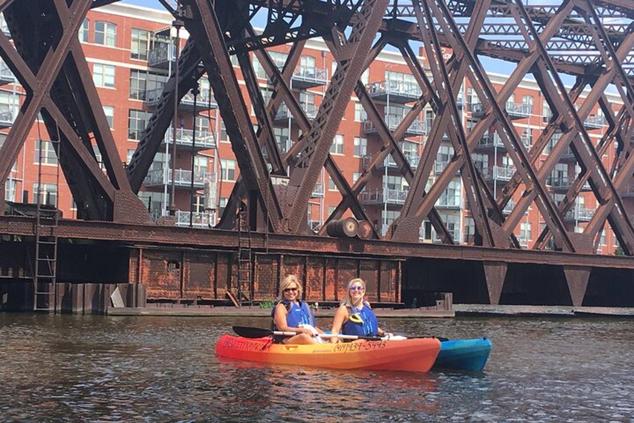 Milwaukee Cheese Curd Kayak Tour - Image 4