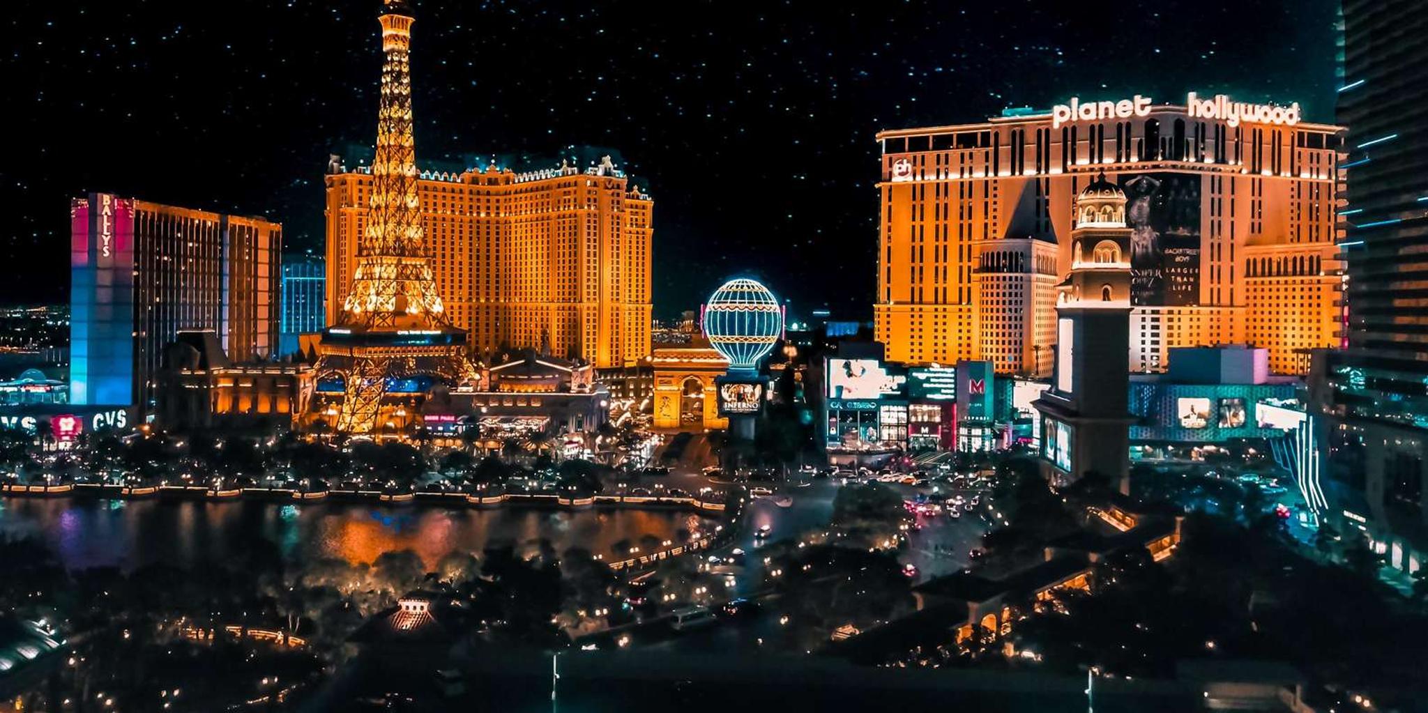 Las Vegas Helicopter Tour of the Strip 15 min - Image 3